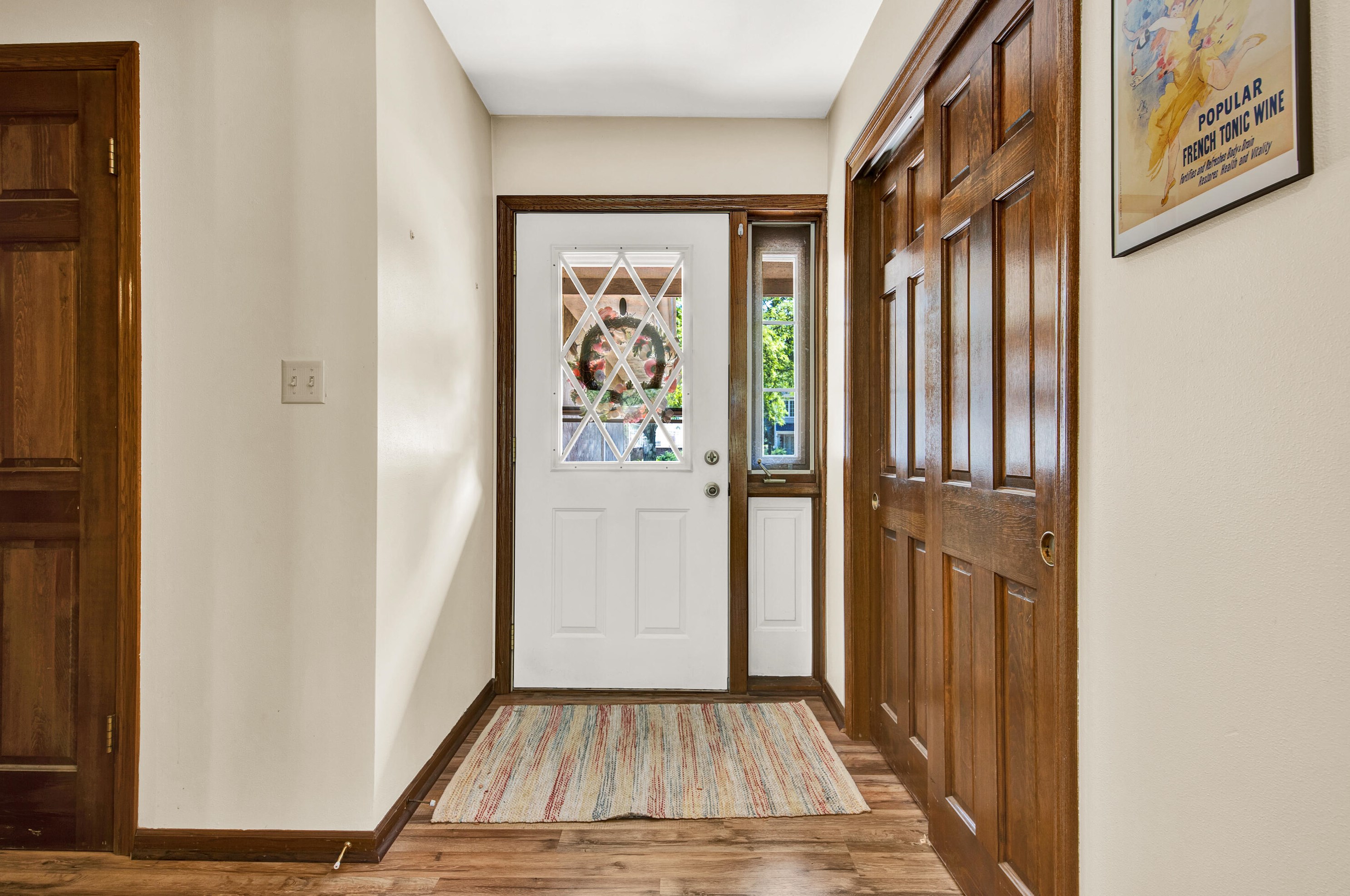 7518 Tuckaway Creek Dr, Hales Corners, WI 53132-2700