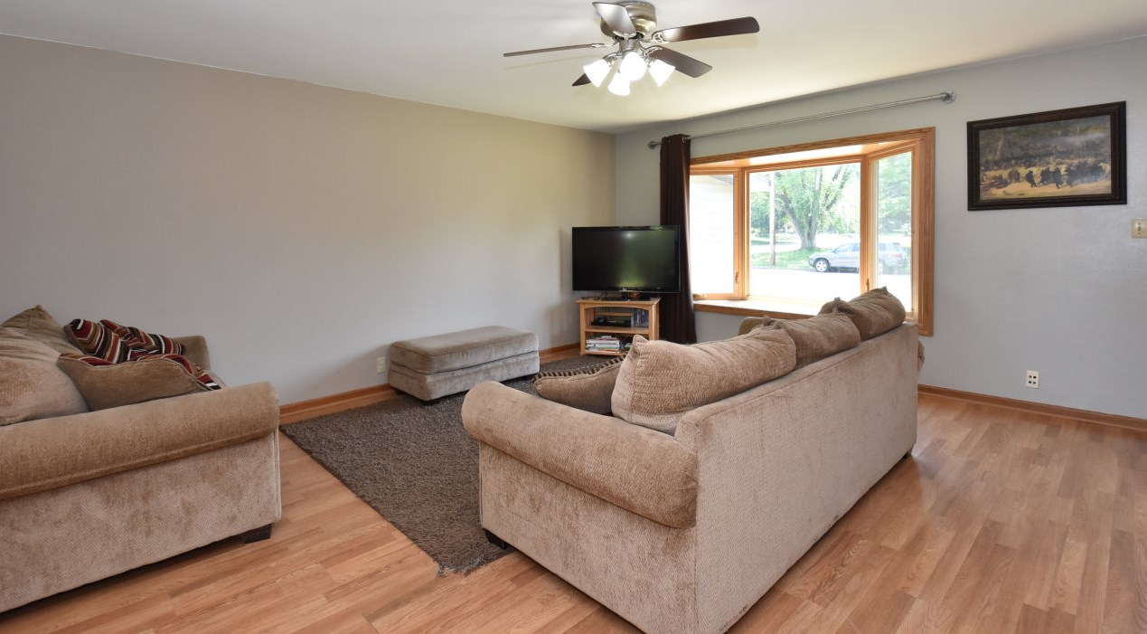 706 Rogers St, Hartford, WI 53027-1718