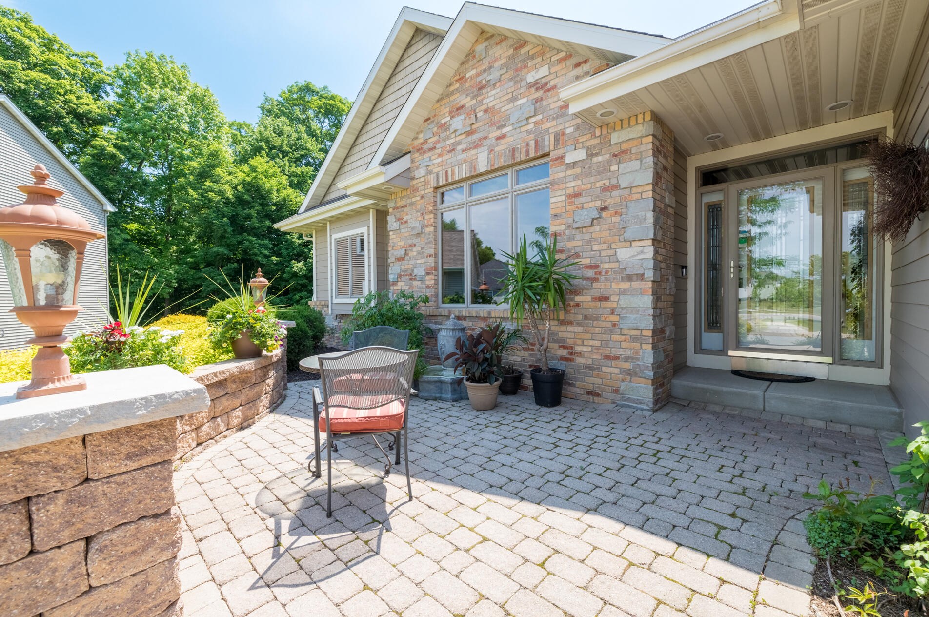 1555 E Monroe Ave, Hartford, WI 53027