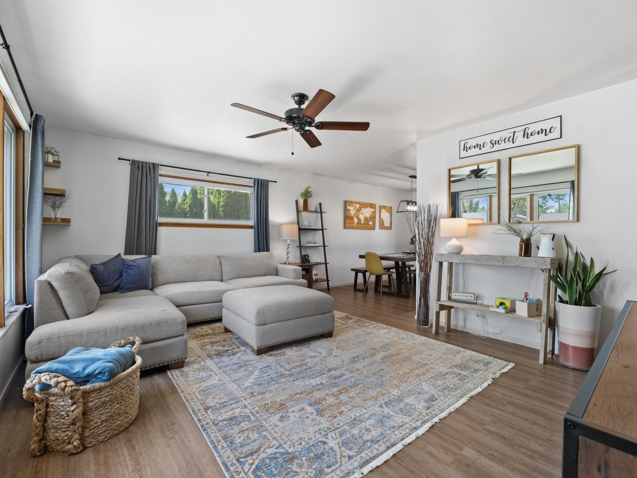 142 Althea Dr, Grafton, WI 53024-2213