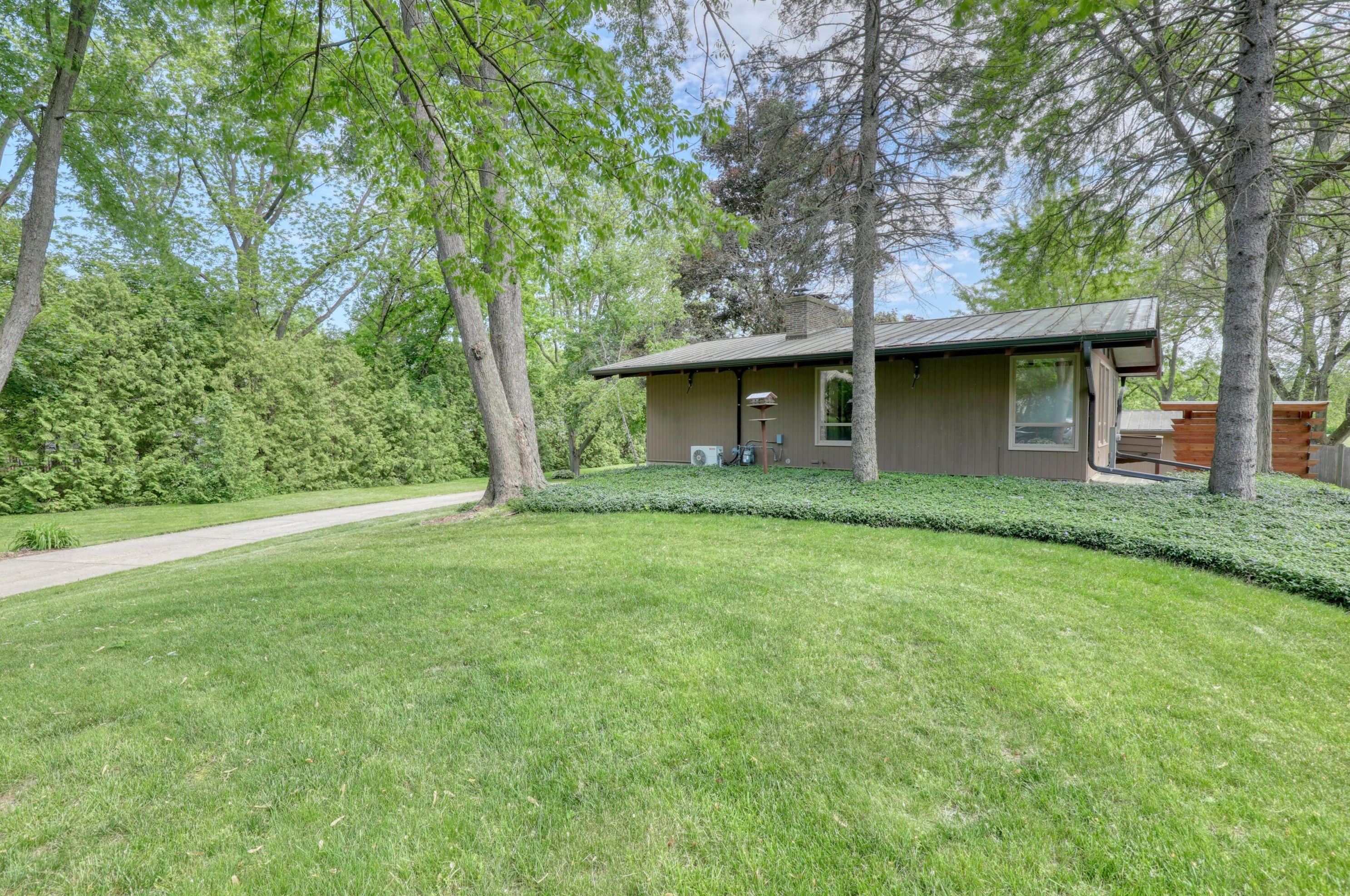 5221 Chicory Rd, Racine WI 53403-9709 exterior