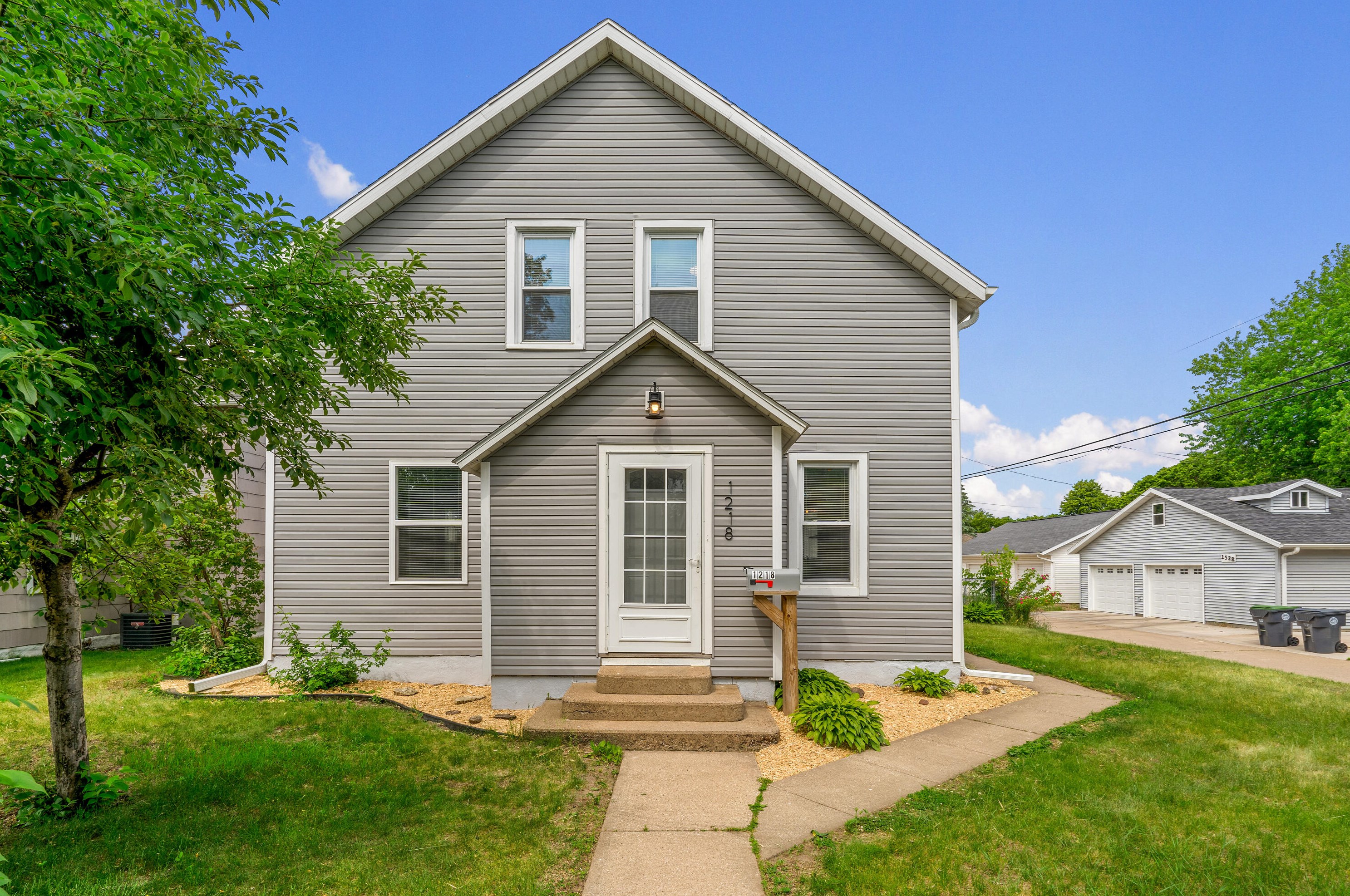 1218 16th St, La Crosse, WI 54601