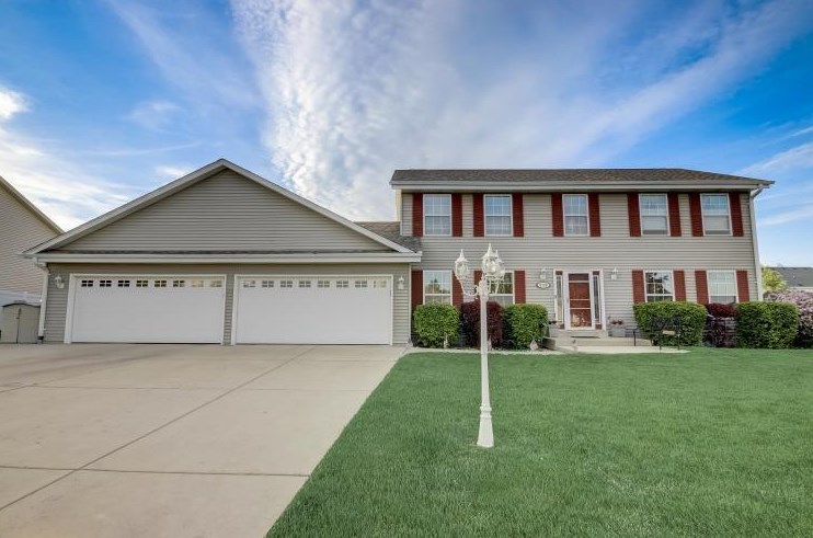 5730 Eagle Point Dr, Racine, WI 53406-1180