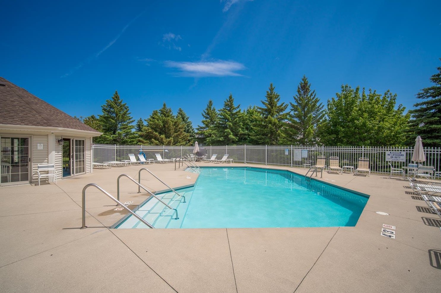 2074 Pine Ridge Ct #f, Grafton, WI 53024