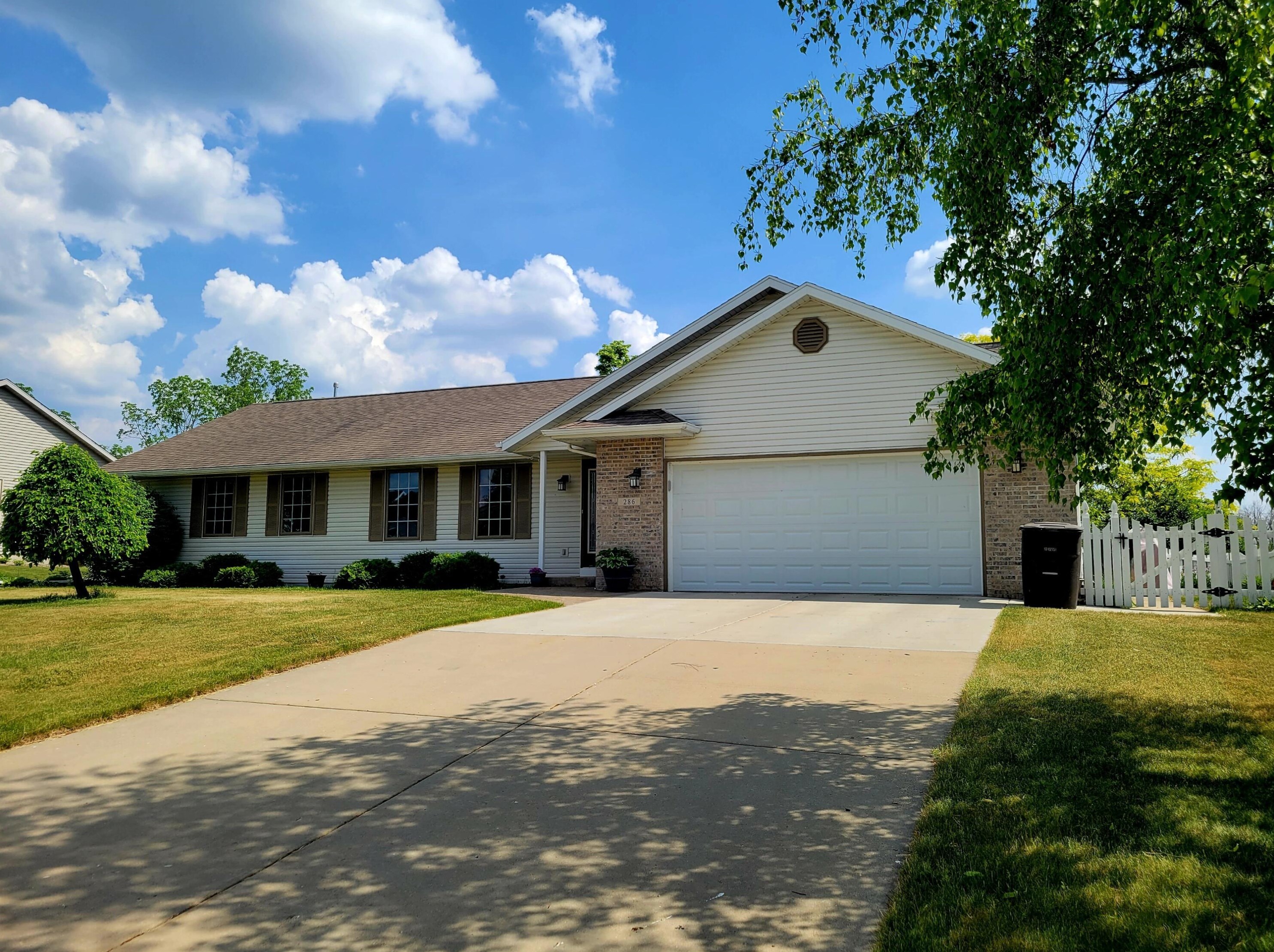 286 Connelly Dr, Jefferson, WI 53549-2217