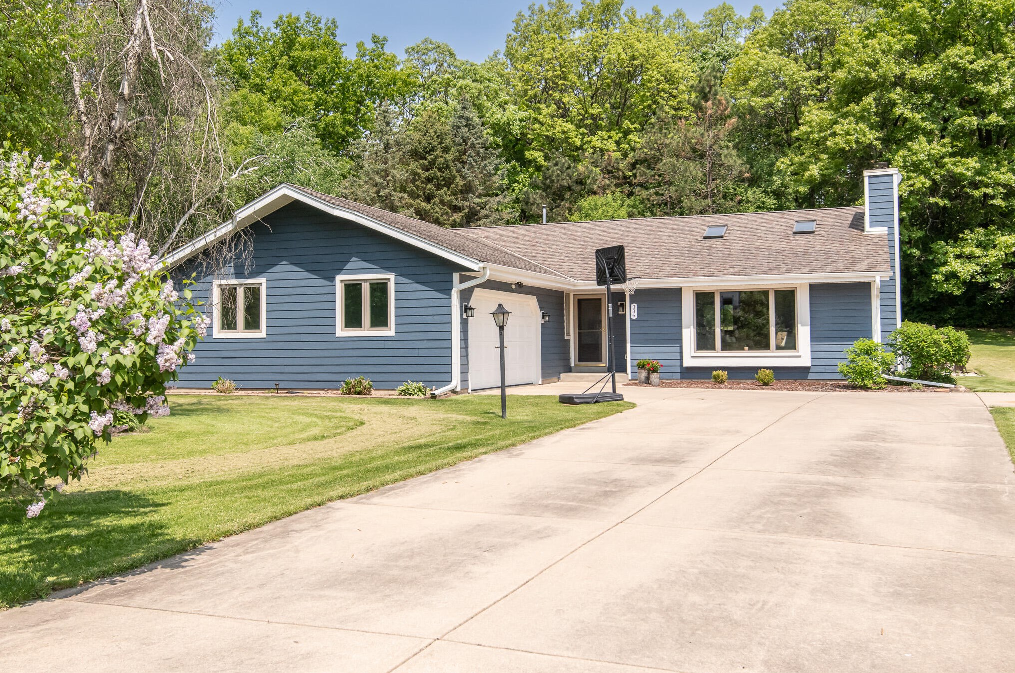 336 Cymric Ct, Wales, WI 53183-9729