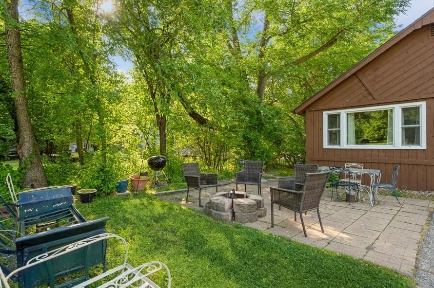 4313 Silverwood Dr, Delavan, WI 53115-3235