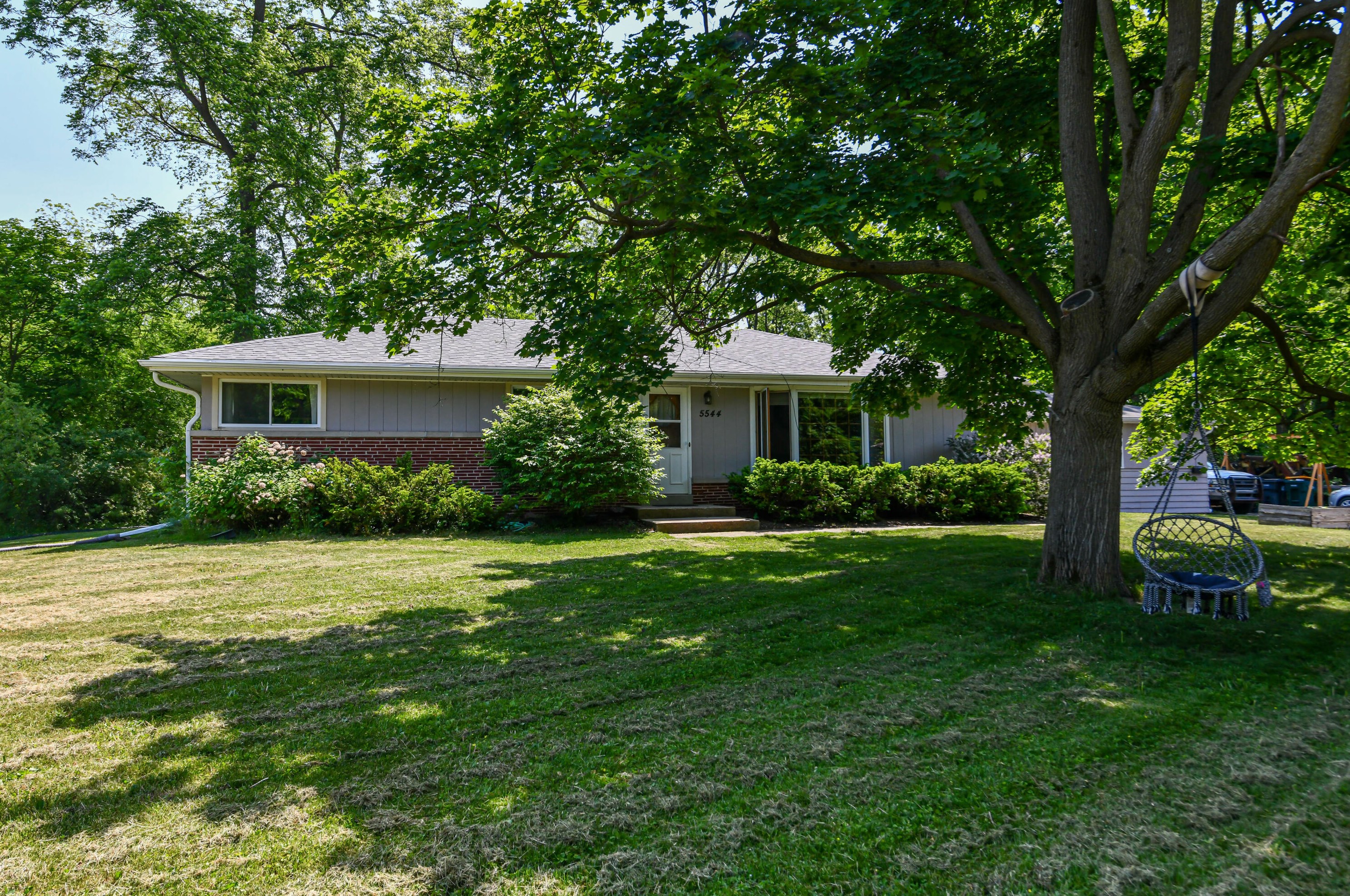 5544 115th St, Hales Corners, WI 53130-1812