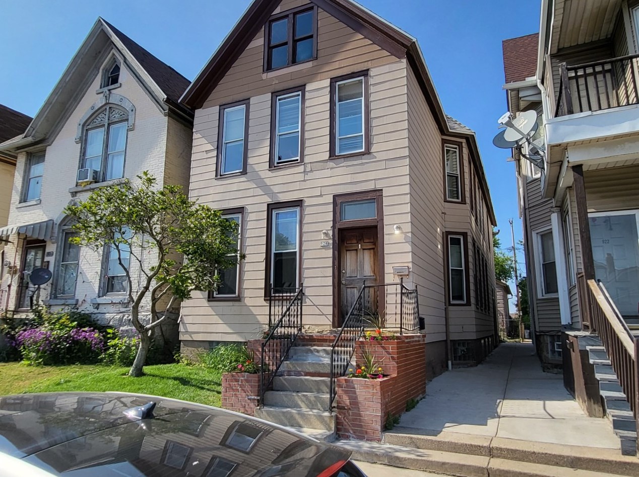 924 W Walker St, Milwaukee, WI 53204