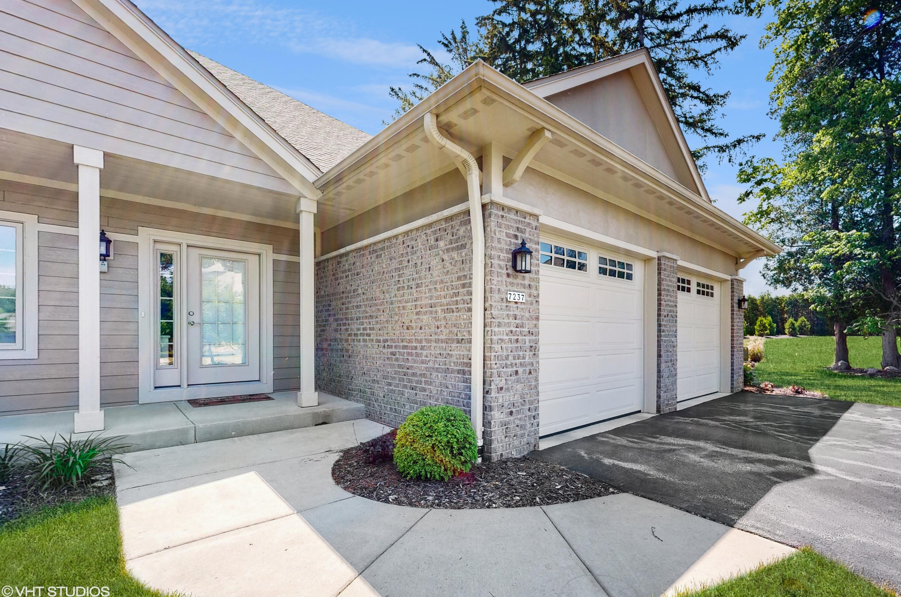 7237 W Heron Pond Dr, Thiensville, WI 53092