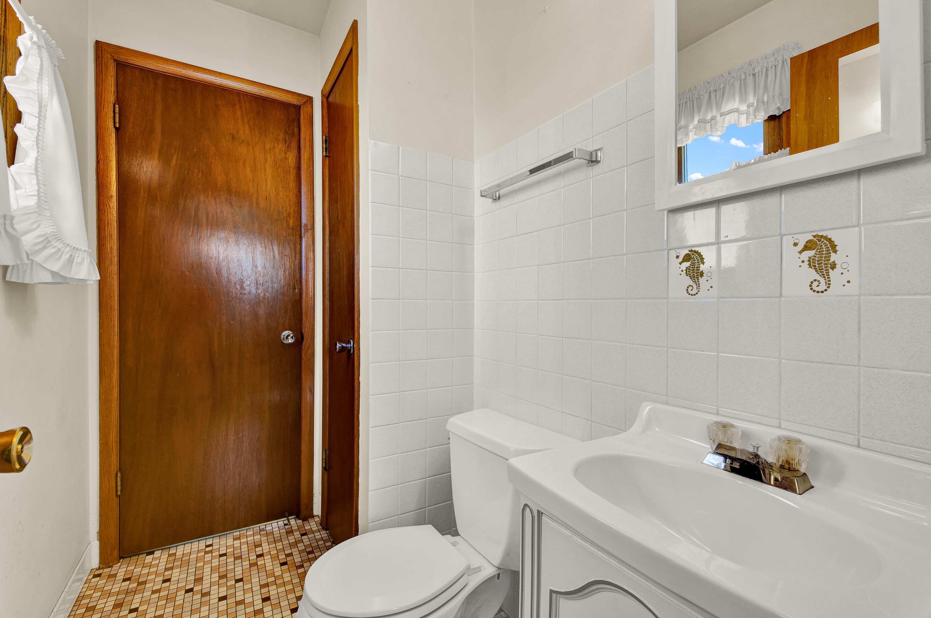 6000 Delaware Ave, Cudahy WI 53110-2810 exterior