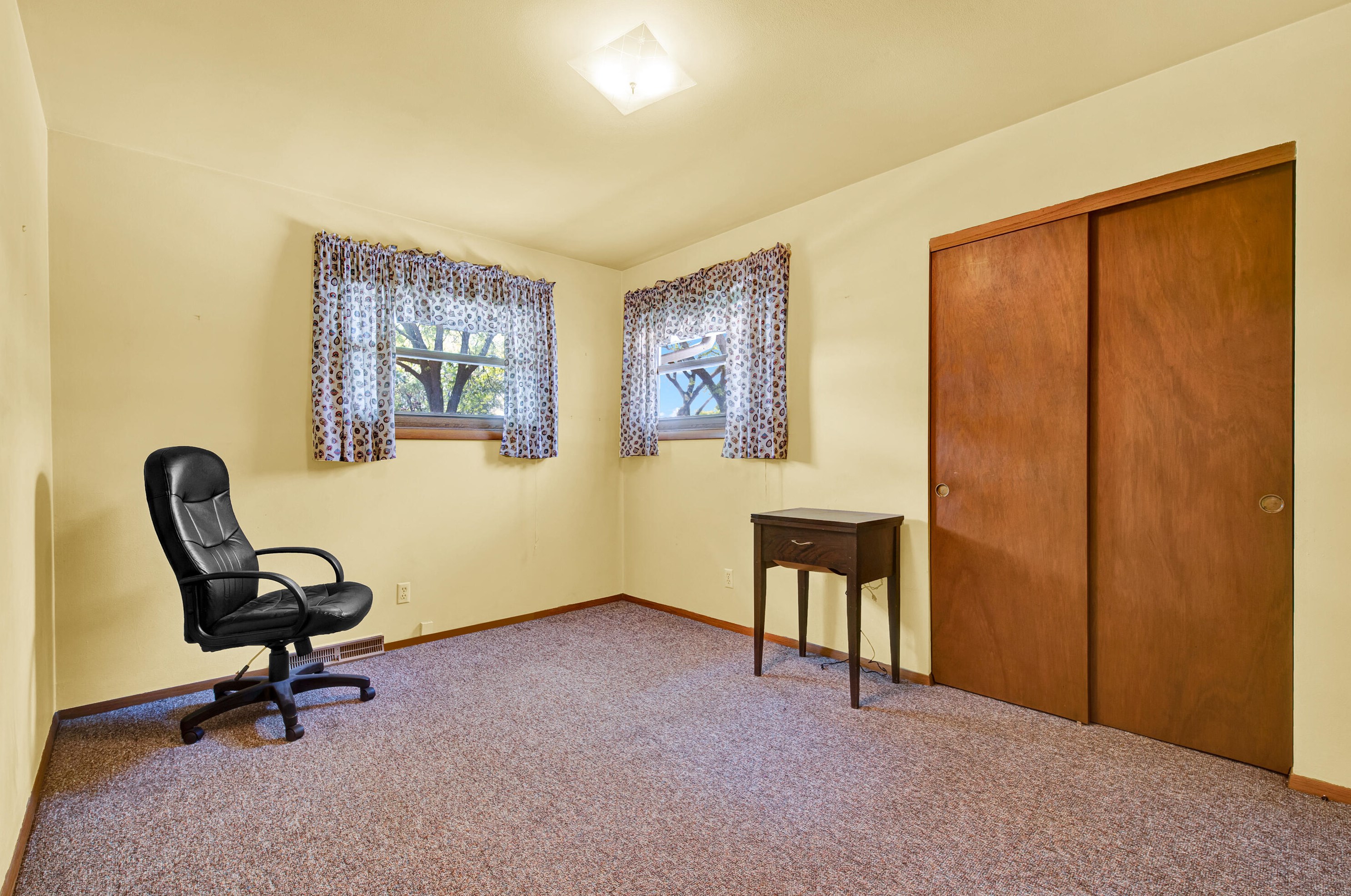 6000 Delaware Ave, Cudahy WI 53110-2810 exterior