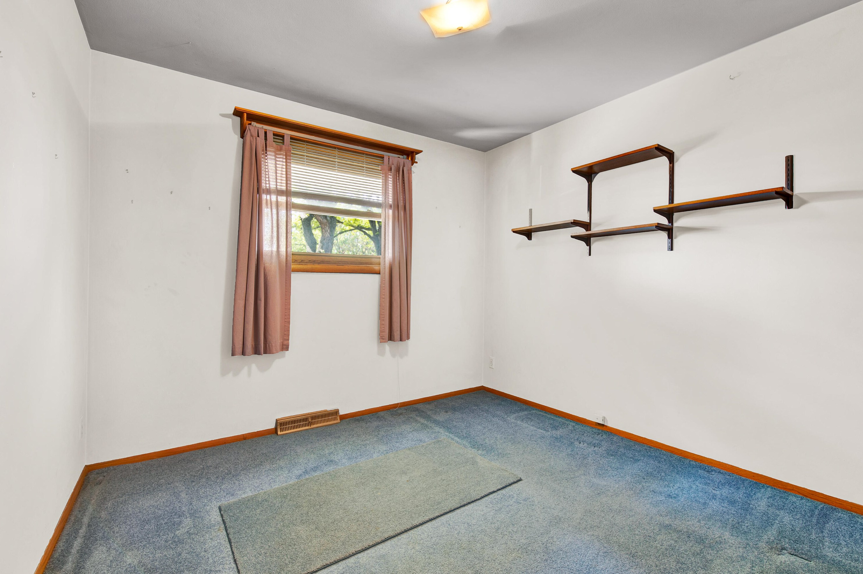 6000 Delaware Ave, Cudahy WI 53110-2810 exterior