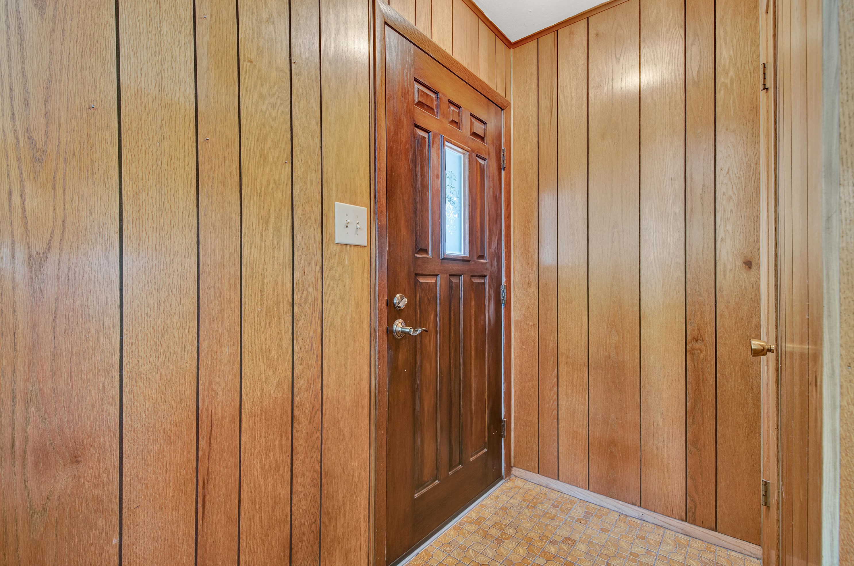 6000 Delaware Ave, Cudahy WI 53110-2810 exterior