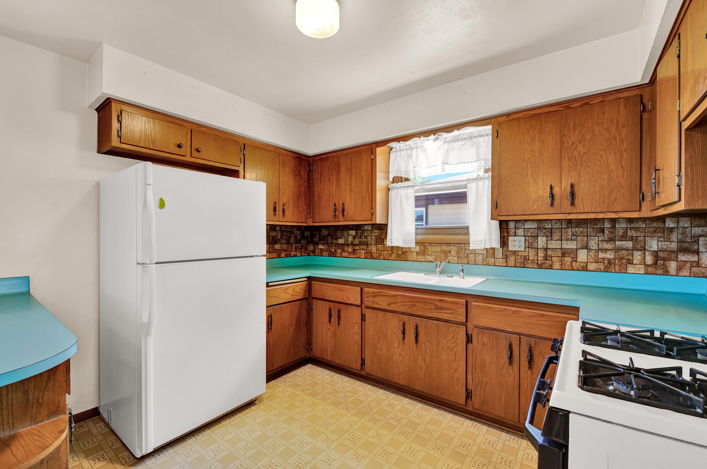 6000 Delaware Ave, Cudahy WI 53110-2810 exterior