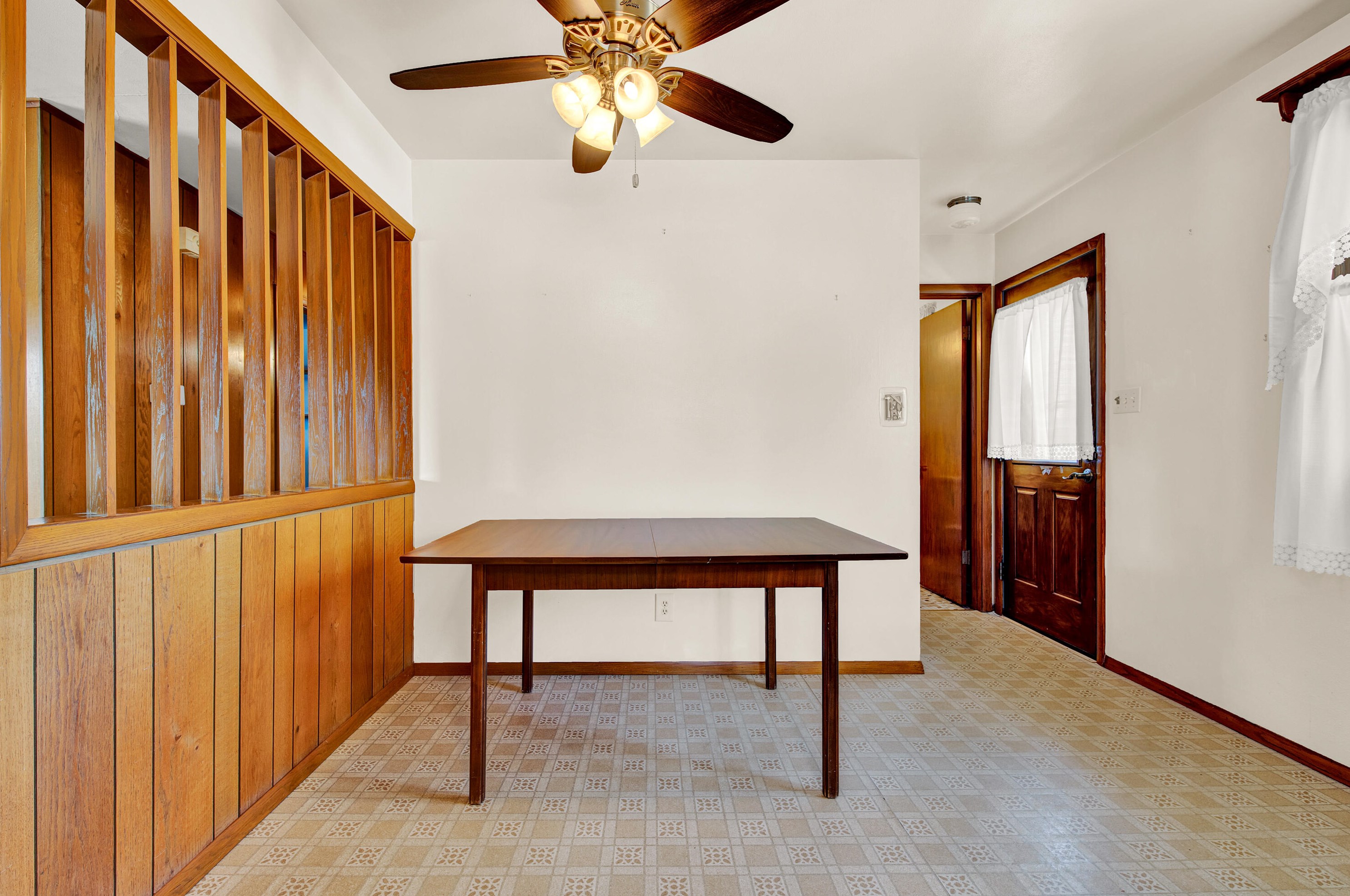 6000 Delaware Ave, Cudahy WI 53110-2810 exterior