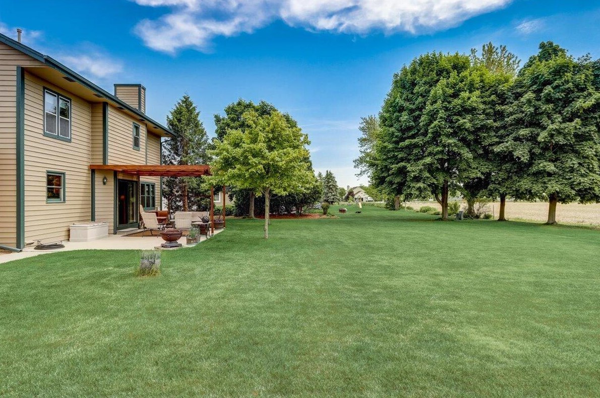 209 Cottrell Dr, Saukville, WI 53080-1804
