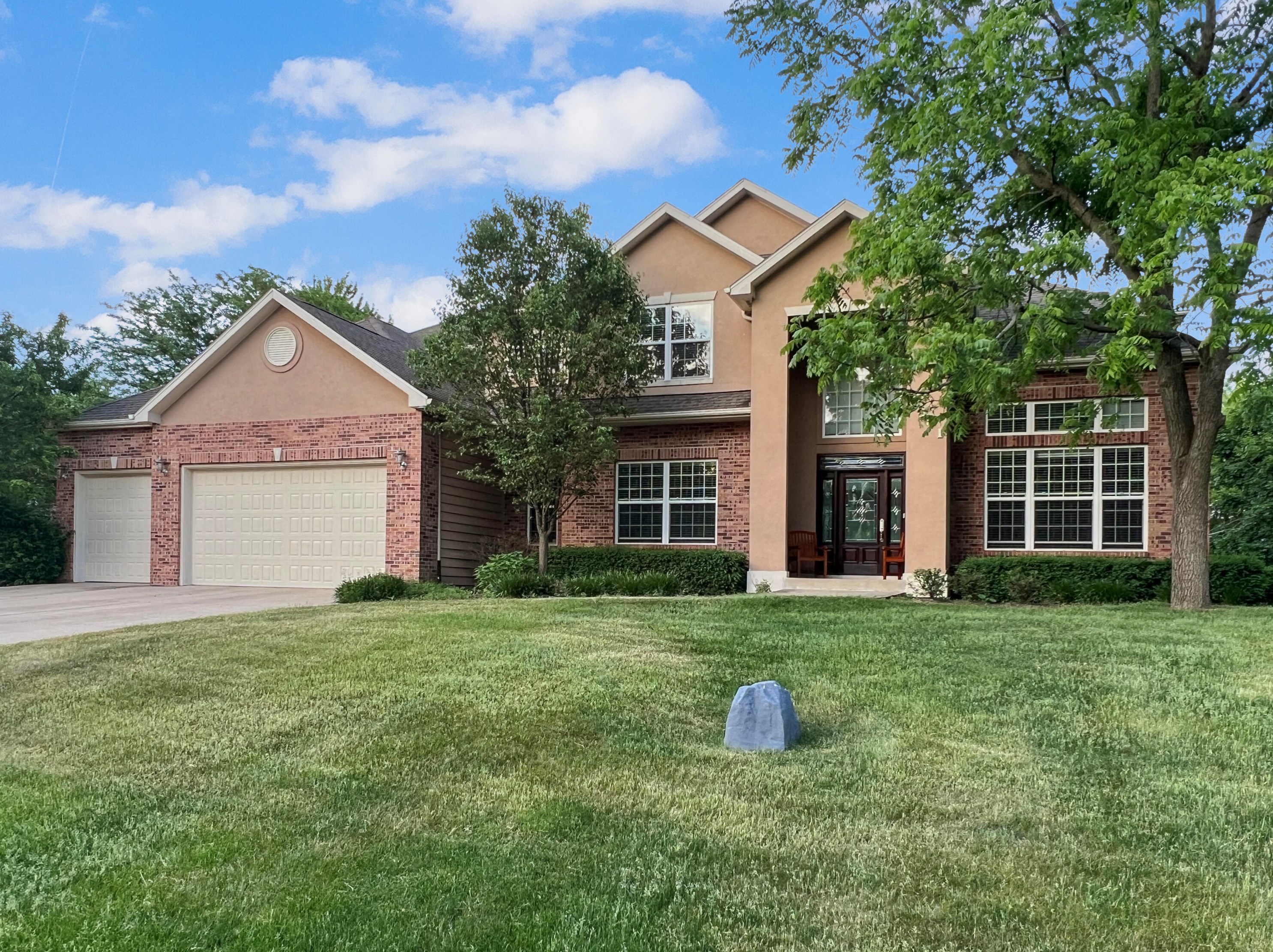 1561 Prestwick Dr, Lake Geneva, WI 53147