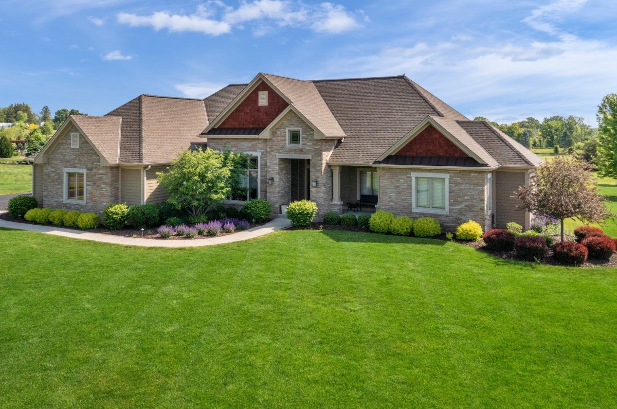12526 N Hawks Glen Ct, Thiensville, WI 53097