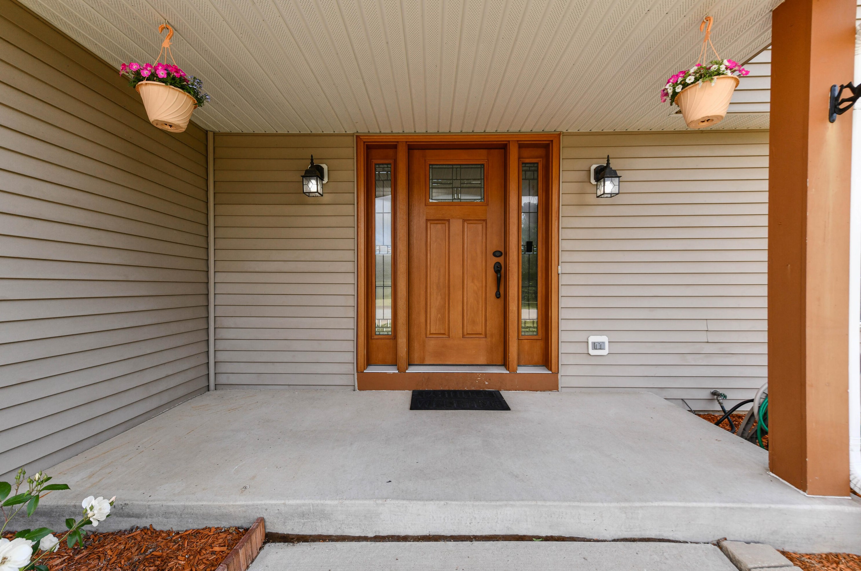 9350 S Regency Dr, Oak Creek, WI 53154