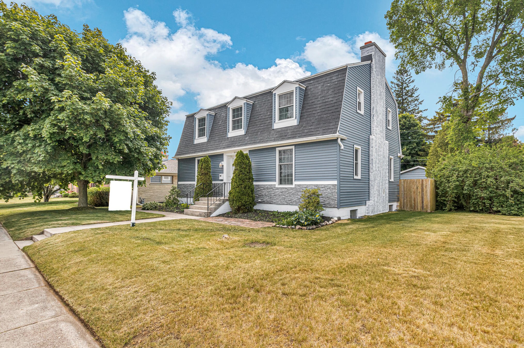 2412 Lakeshore Dr, Sheboygan, WI 53081