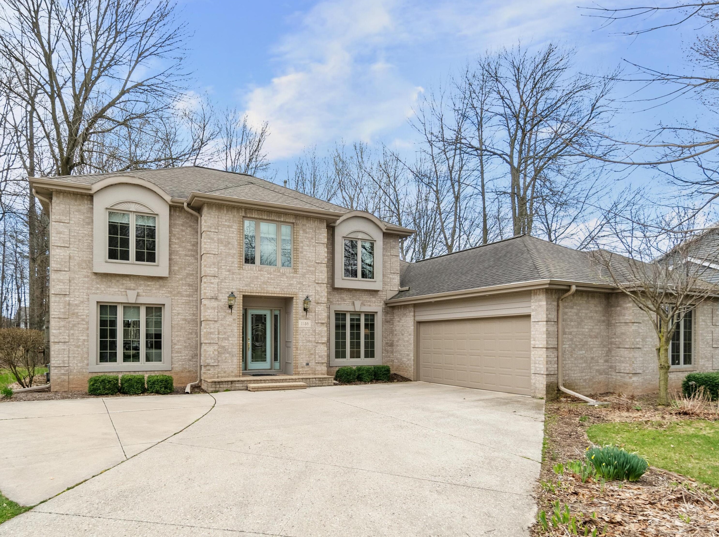 2135 Hunters Ridge Ct, Manitowoc, WI 54220