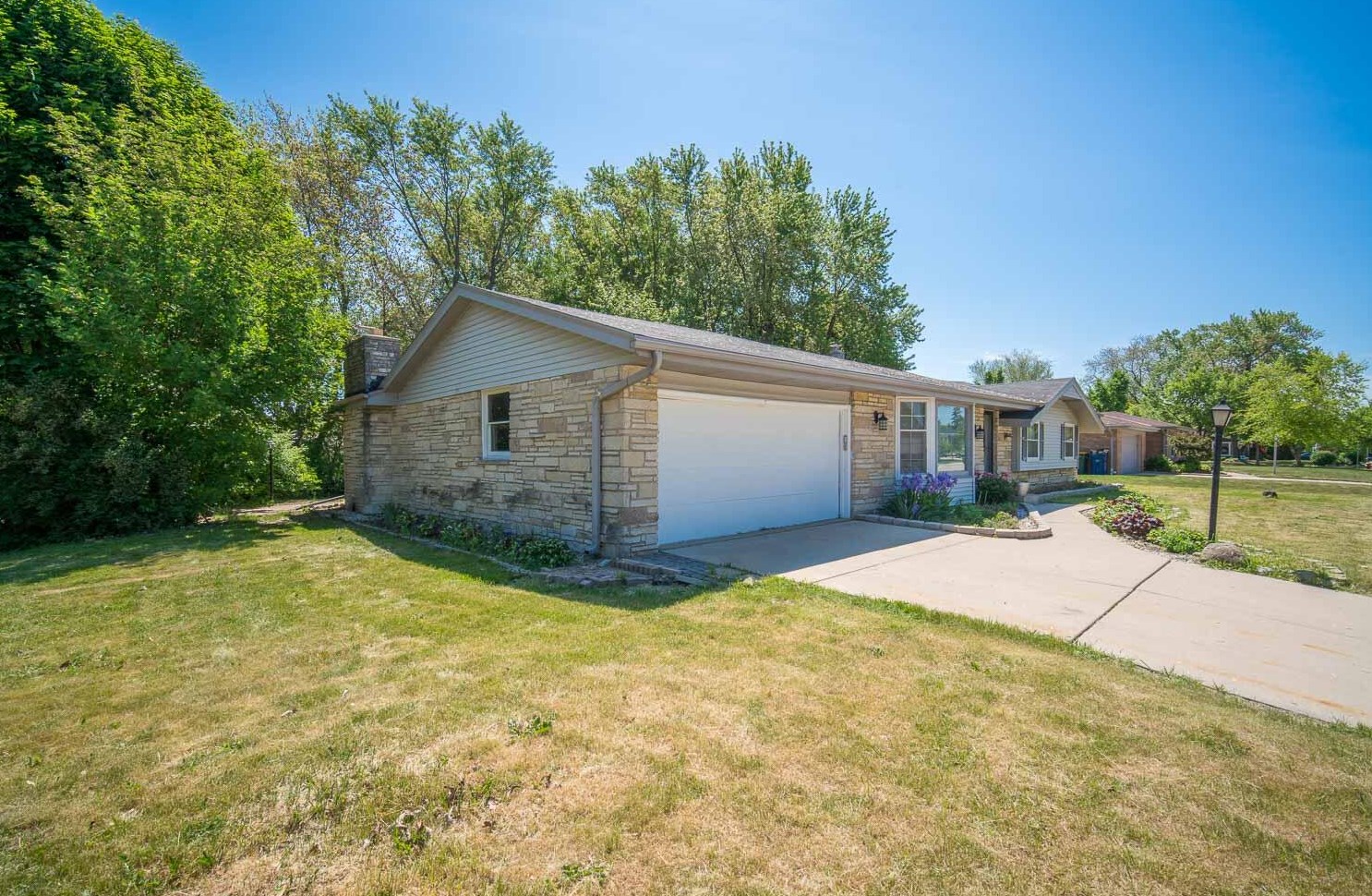 7934 Verdev Dr, Oak Creek, WI 53154-3008