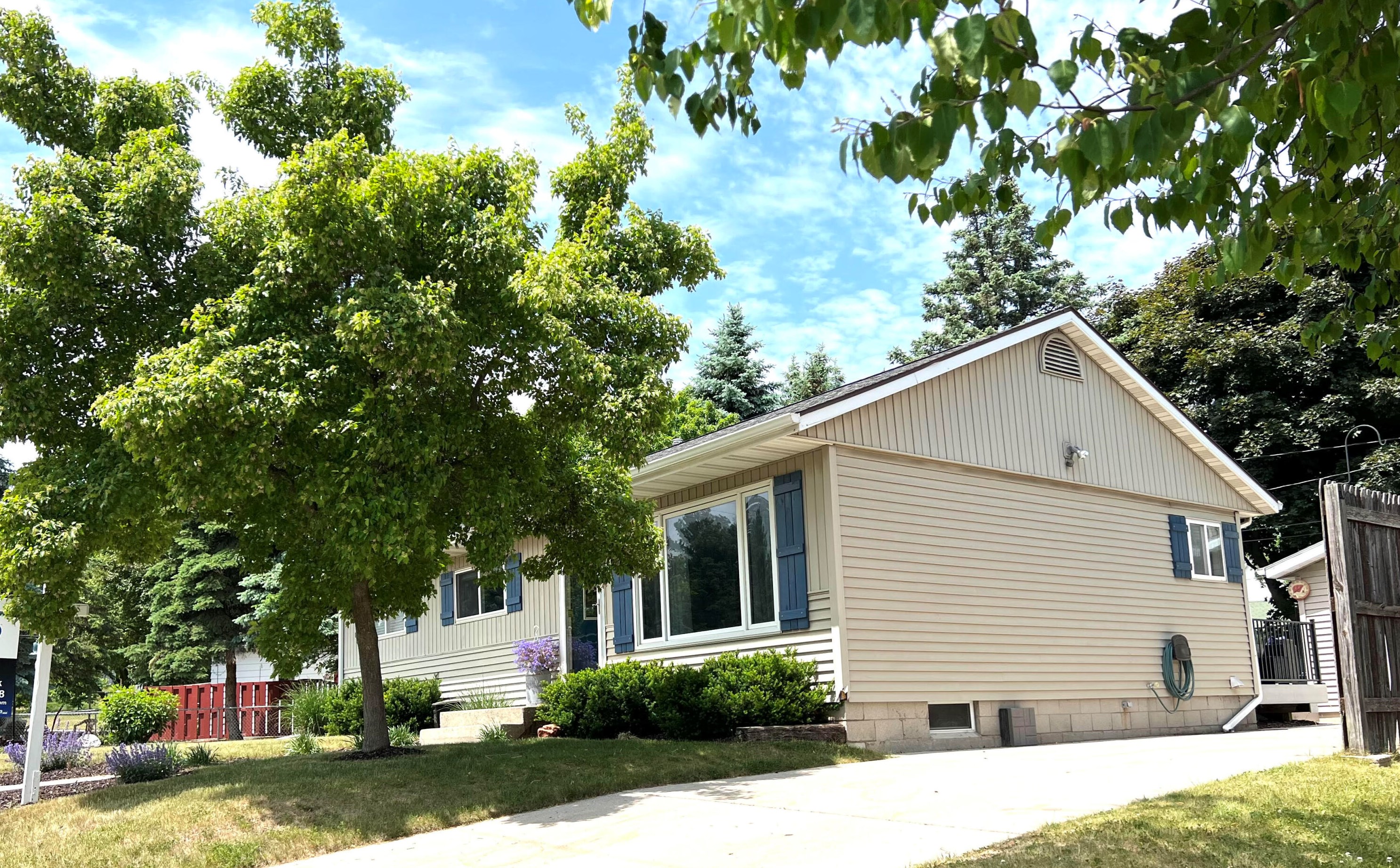 406 Summit St, Plymouth, WI 53073-1636