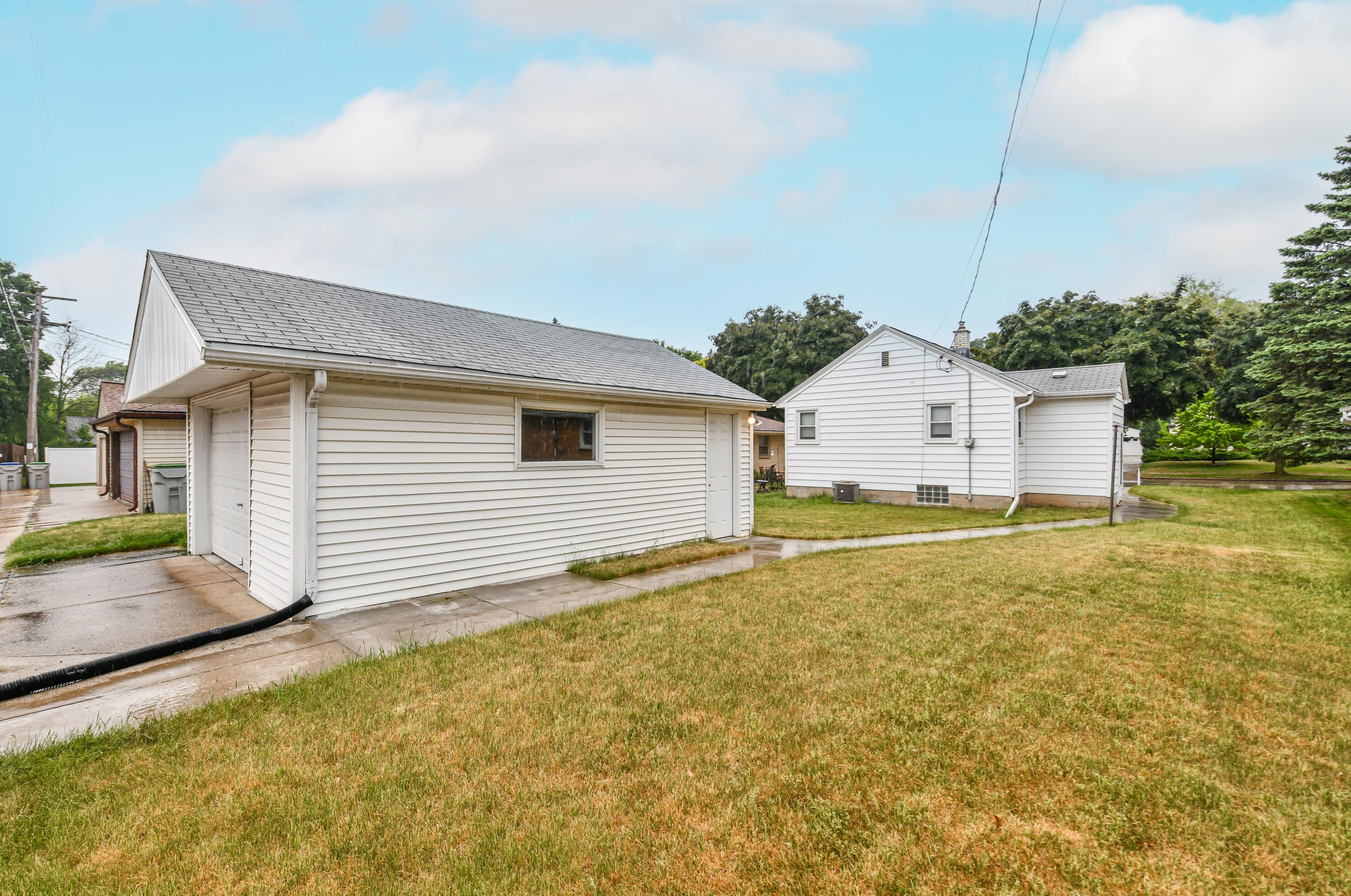 3259 97, Milwaukee WI 53222-3458 exterior