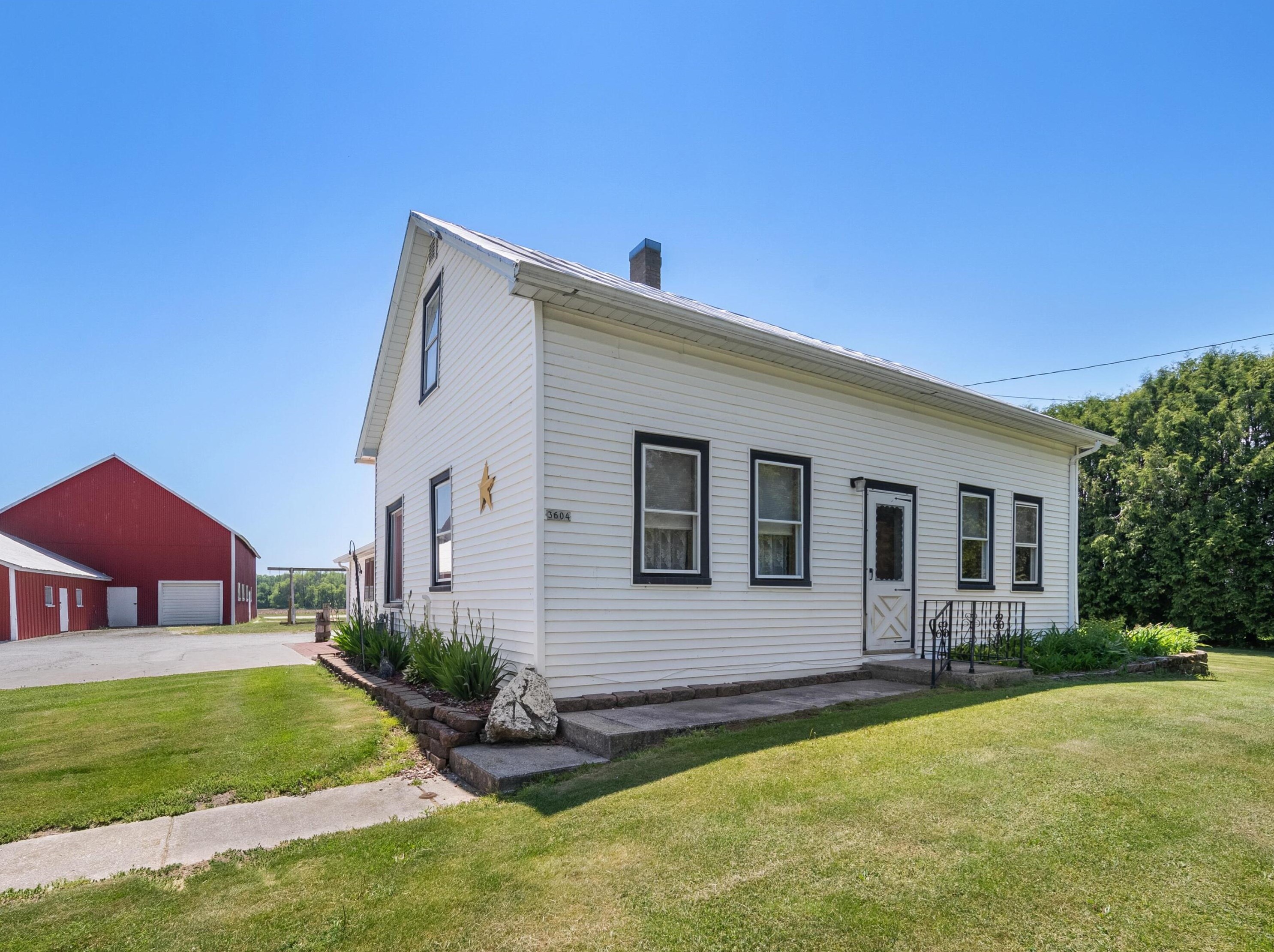 3604 Silver Creek Rd, Manitowoc, WI 54220
