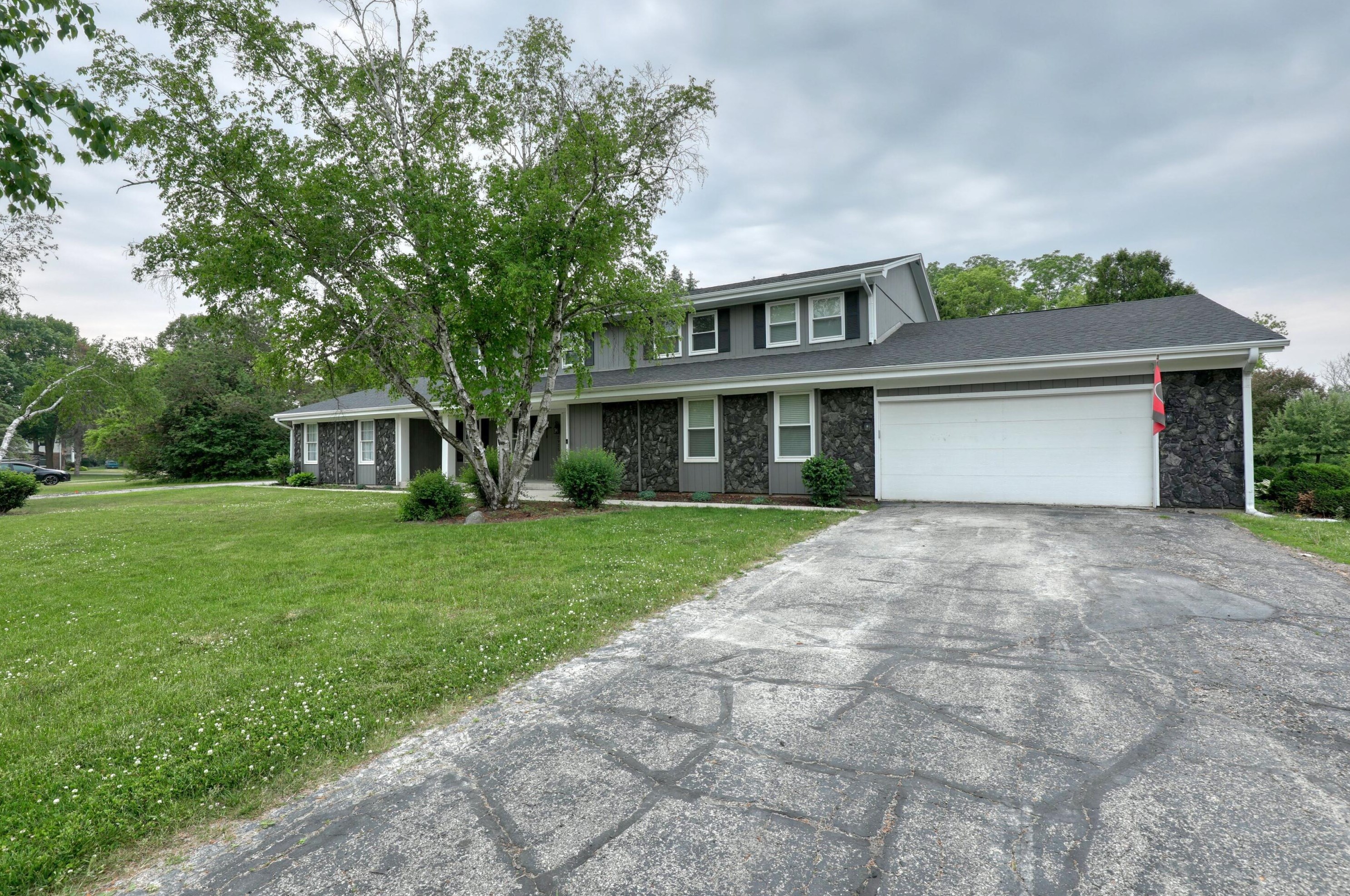 2925 Nassau Dr, Brookfield, WI 53045-3453