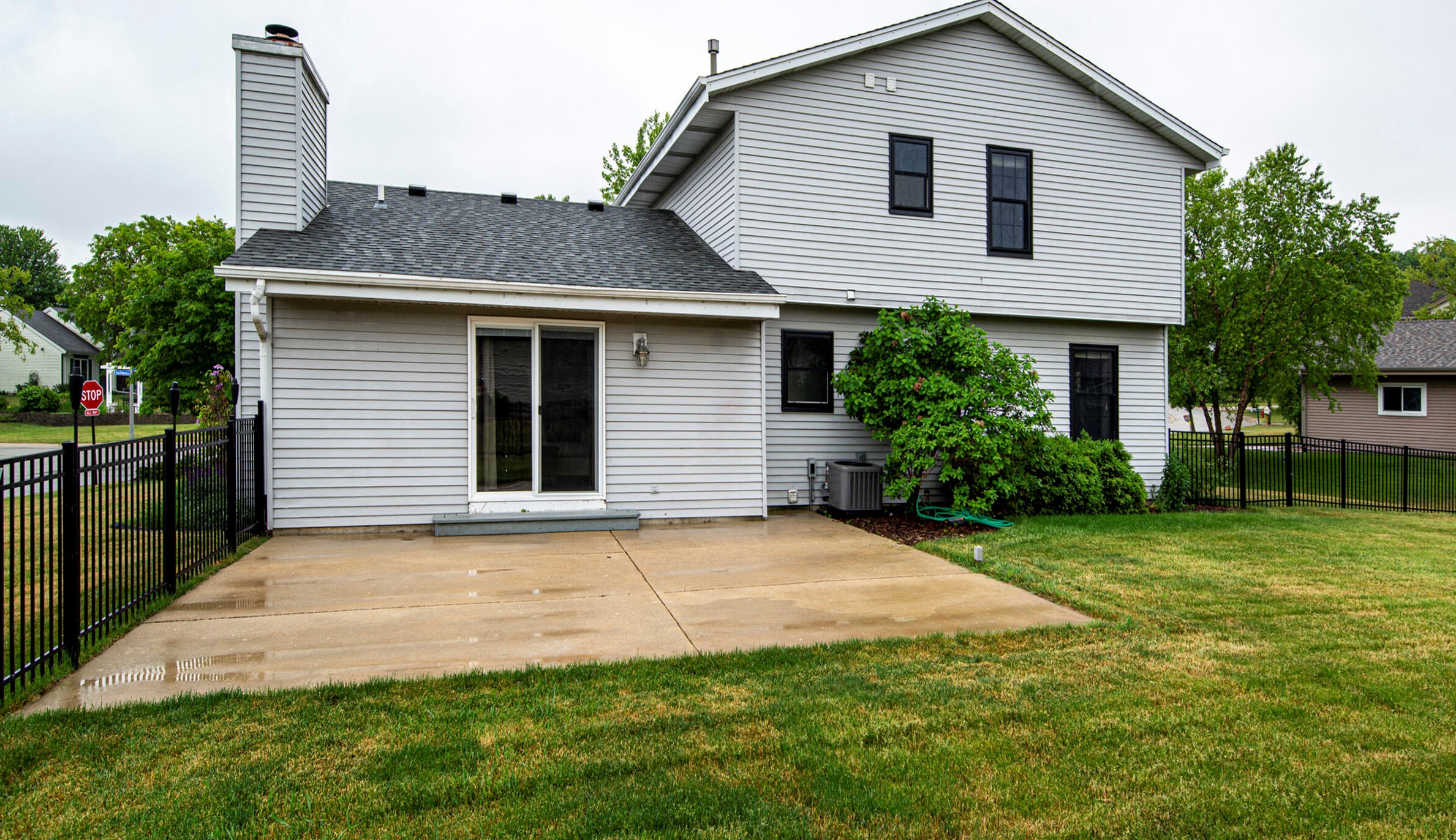 4451 Central Ave, Hales Corners, WI 53132-8628
