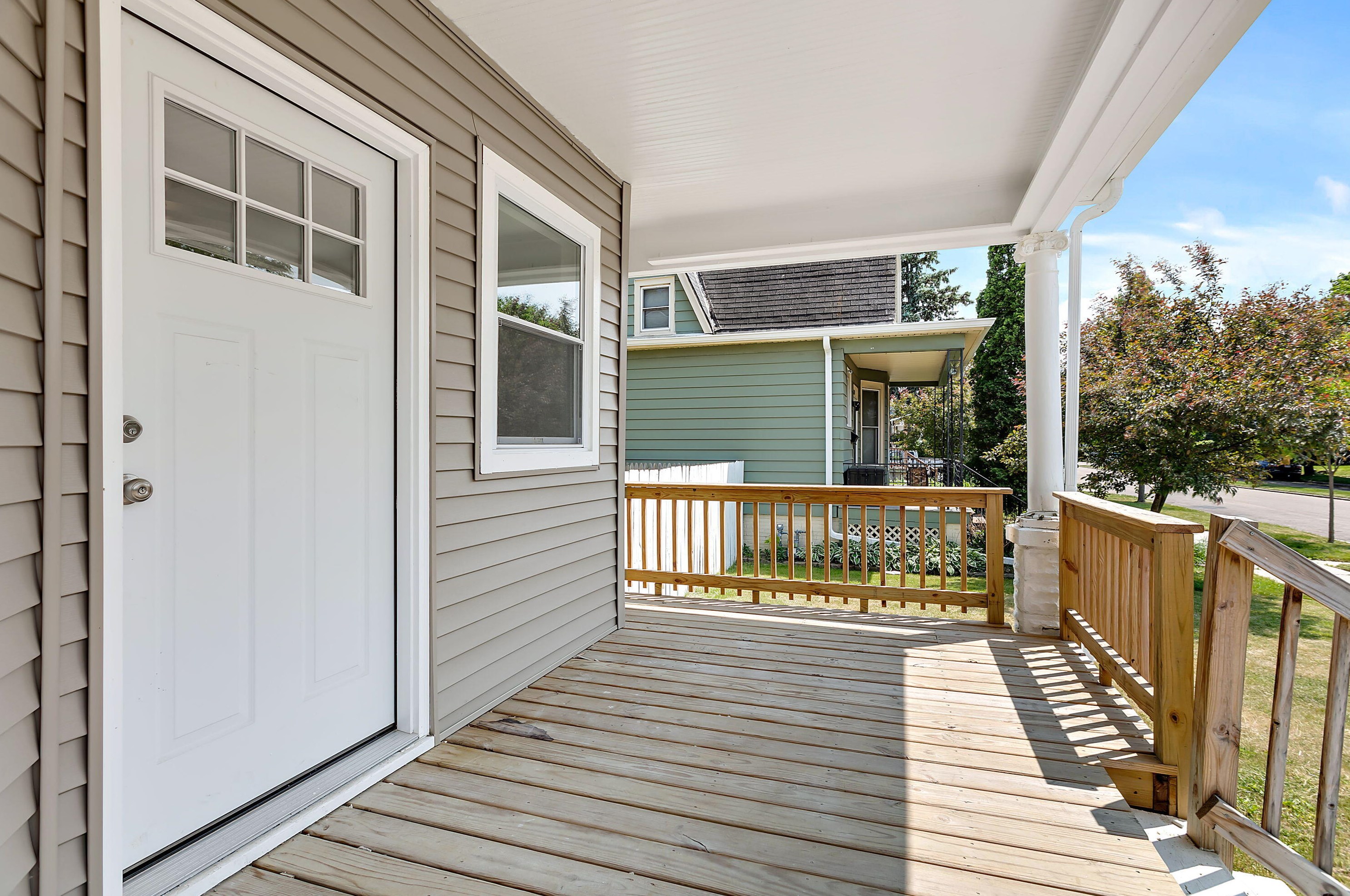 1327 Carlisle Ave, Racine, WI 53404-2971