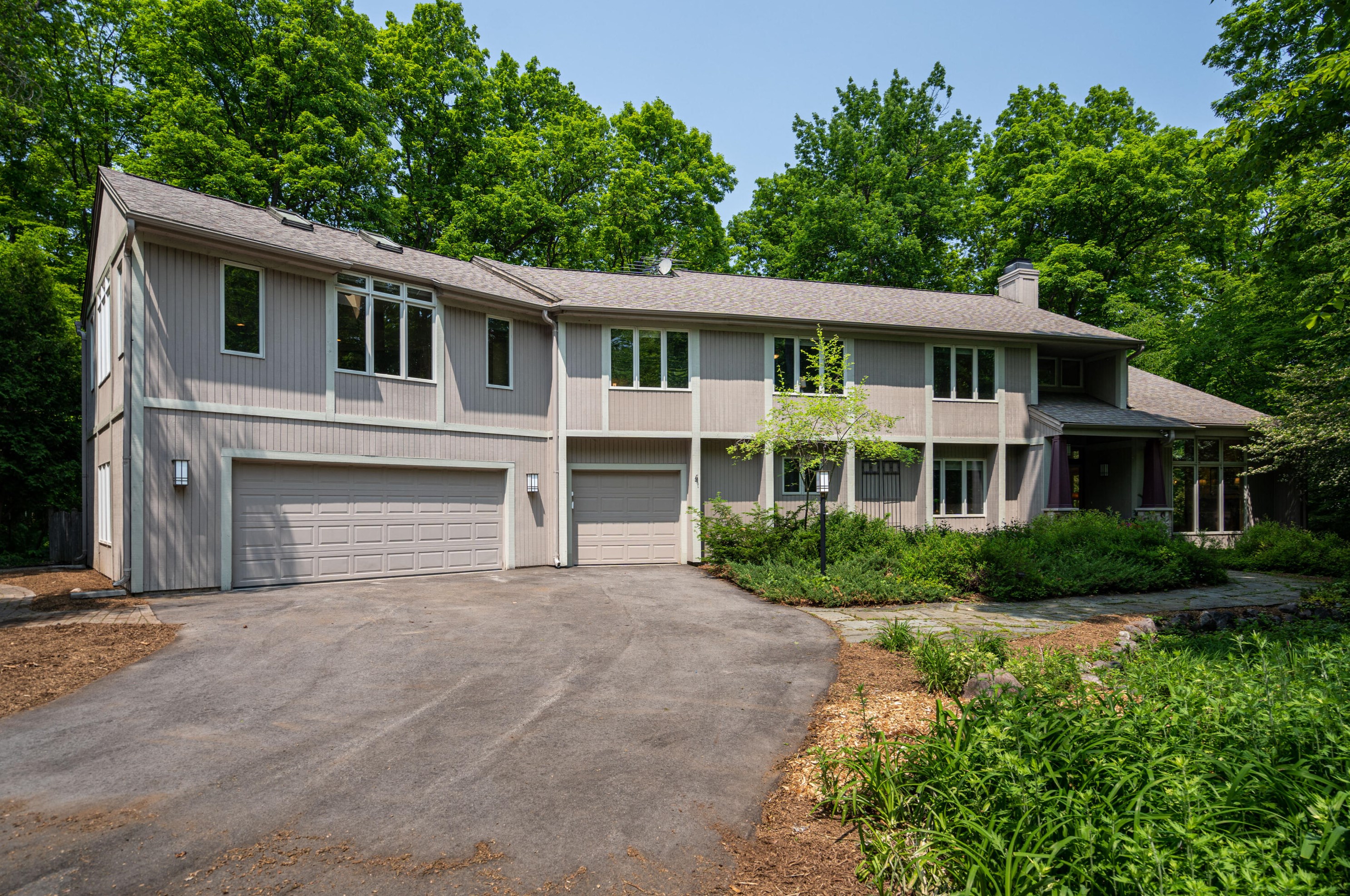 4410 W Heidel Rd, Thiensville, WI 53092
