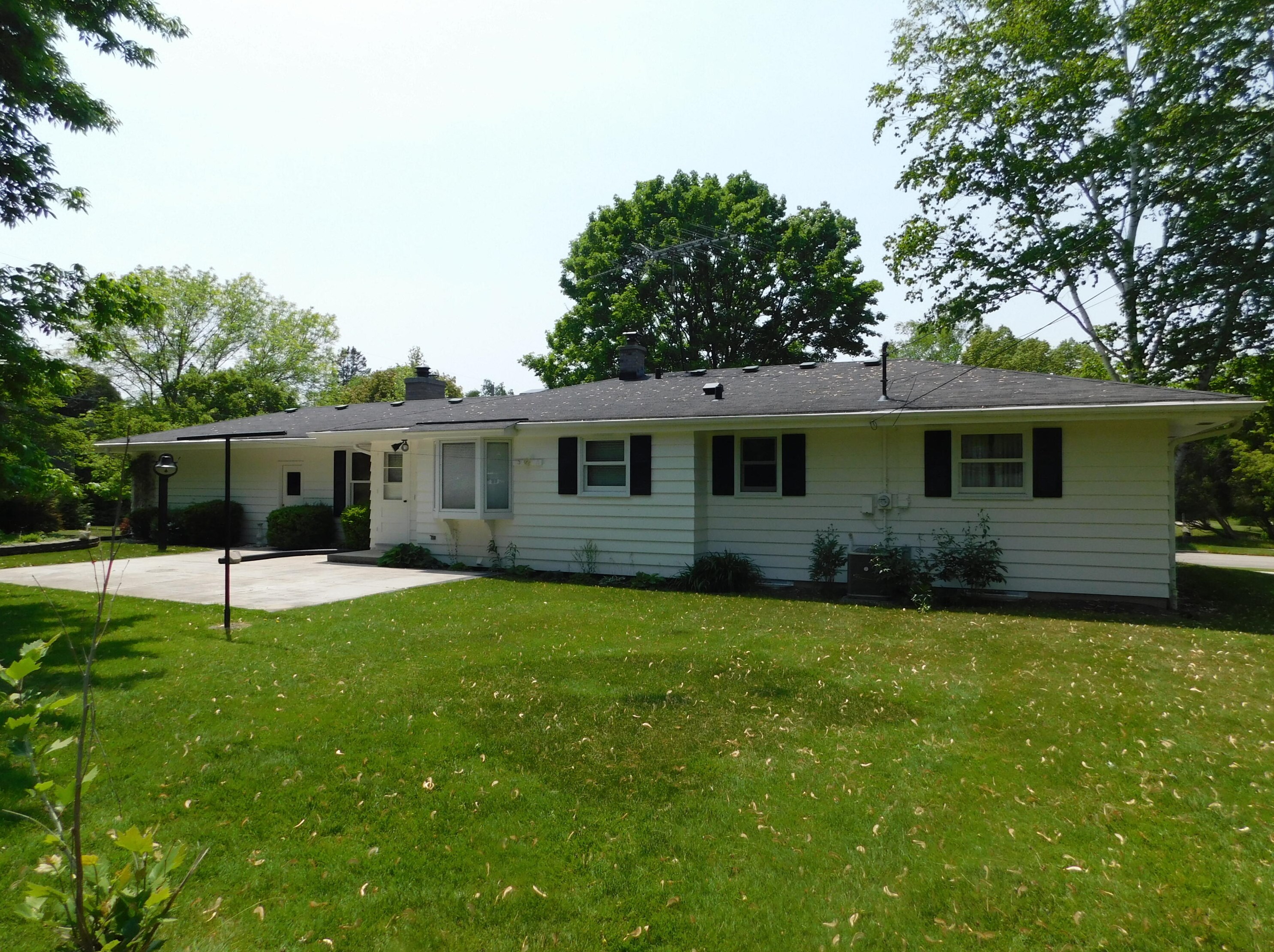 910 Hales Trl, Port Washington, WI 53074-1351