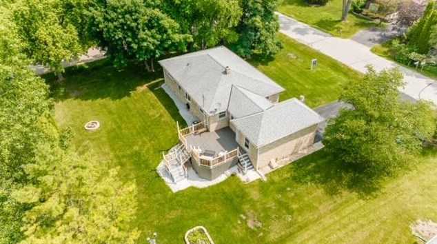 12449 N Pilot Dr, Thiensville, WI 53092