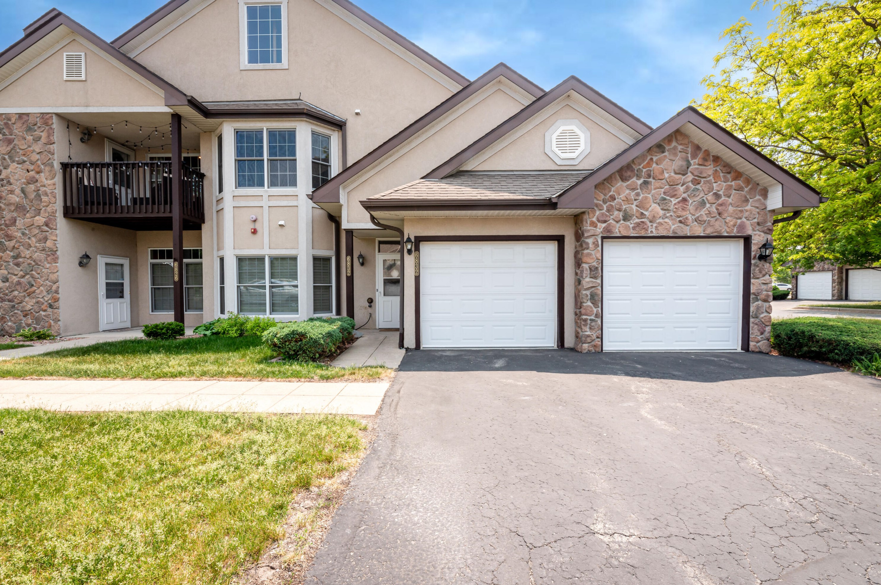 6832 34th St, Hales Corners, WI 53132-8349