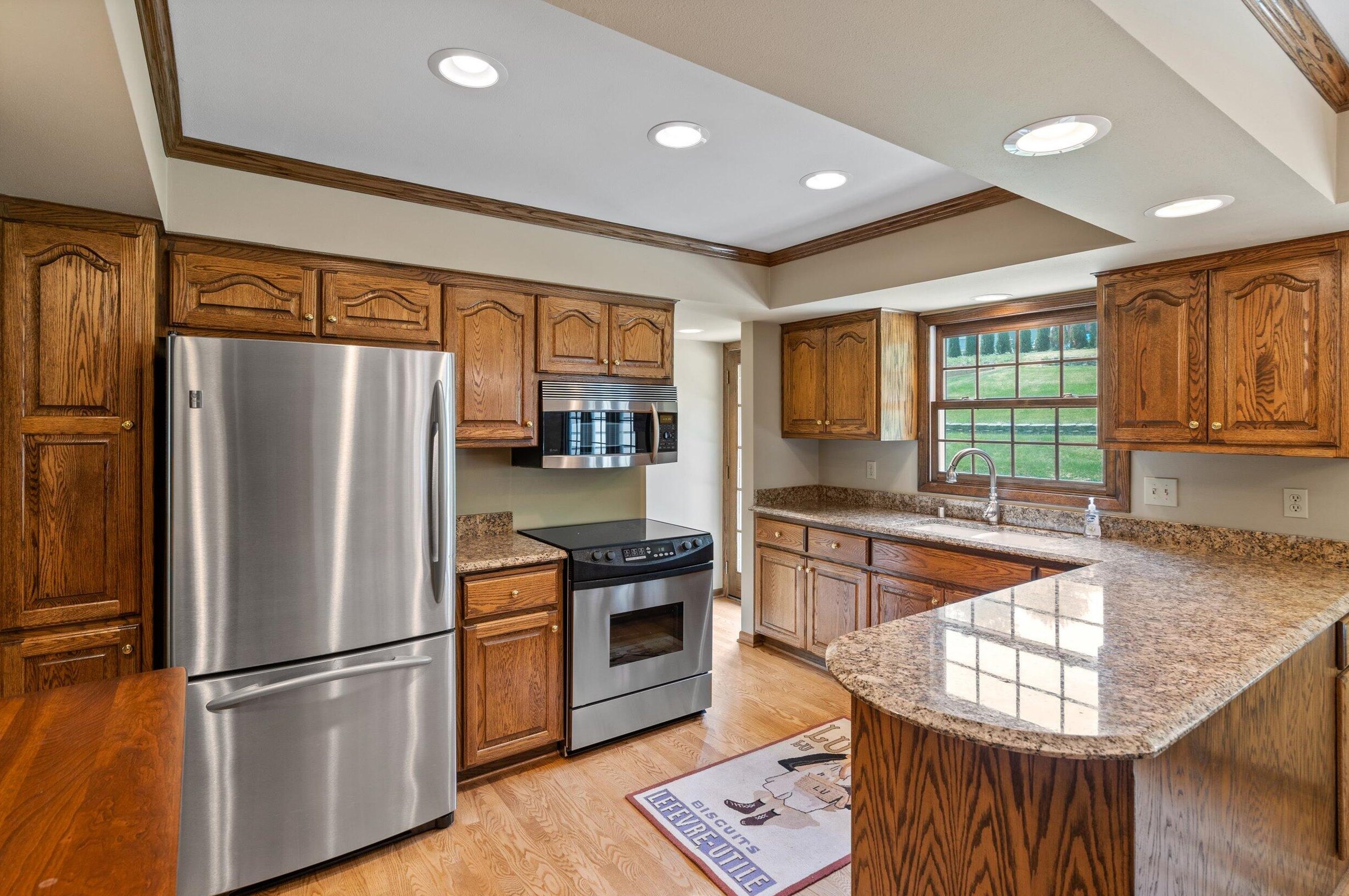 8861 Greenview Ln, Greendale, WI 53129