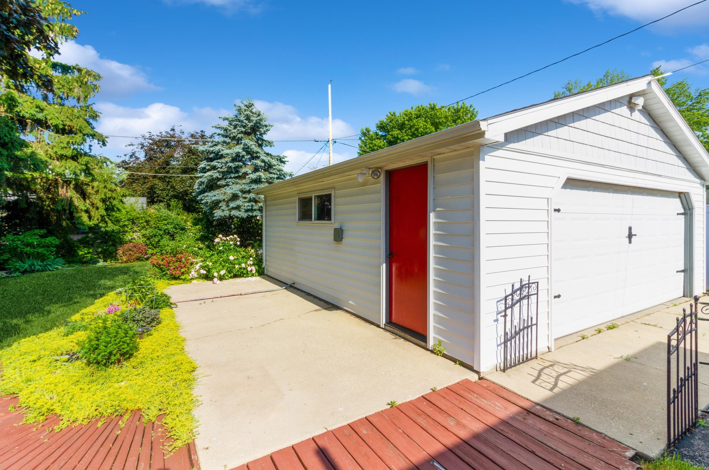 125 Clover Dr, Lyons, WI 53105-1617