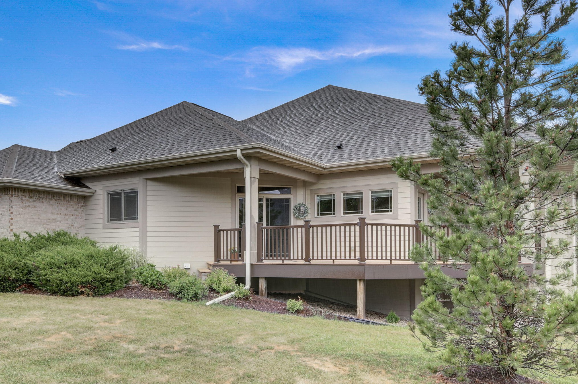 8044 Patricia Ct, Hales Corners, WI 53132-8690