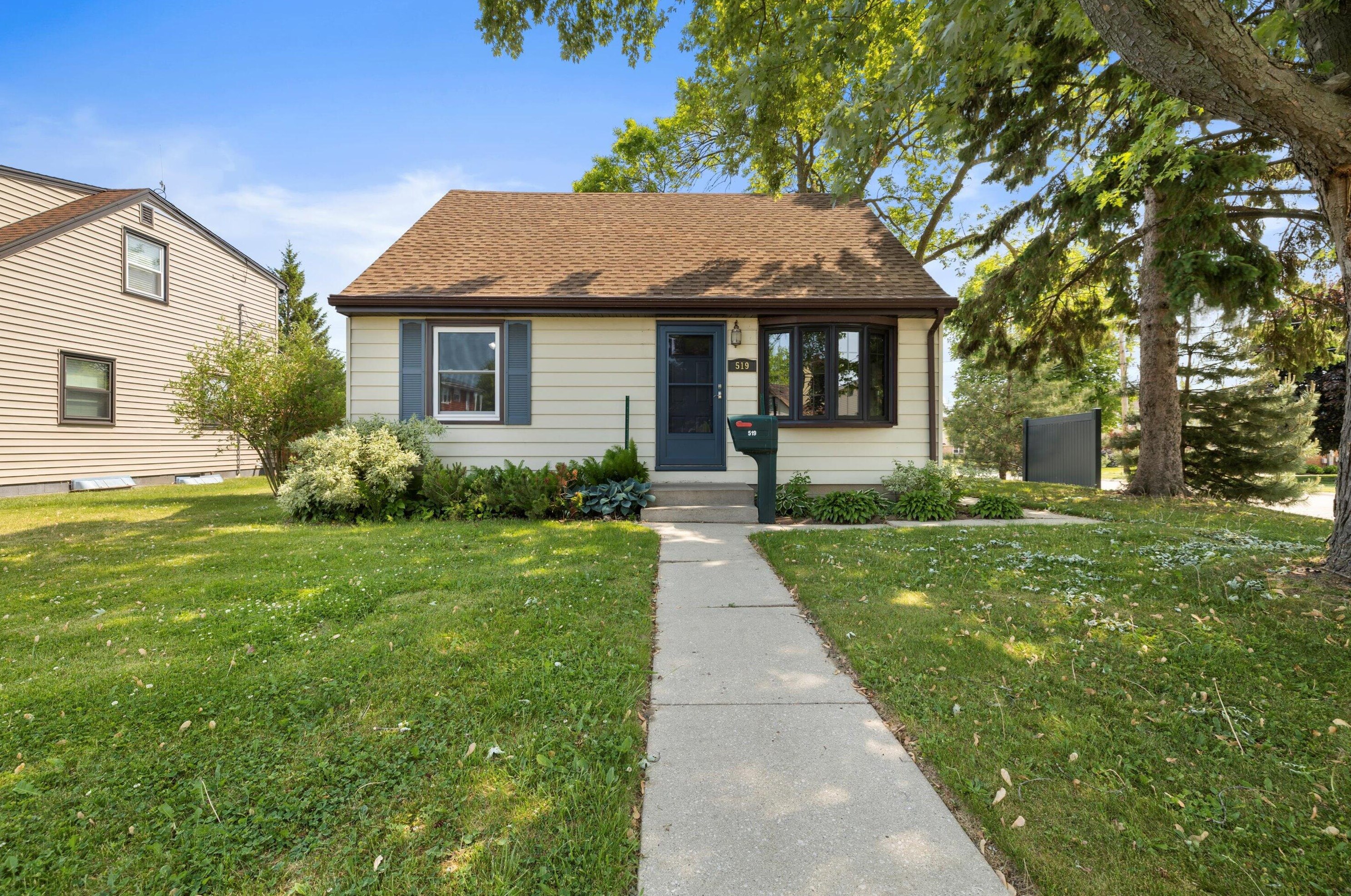 519 Manistique Ave, South Milwaukee, WI 53172-3325