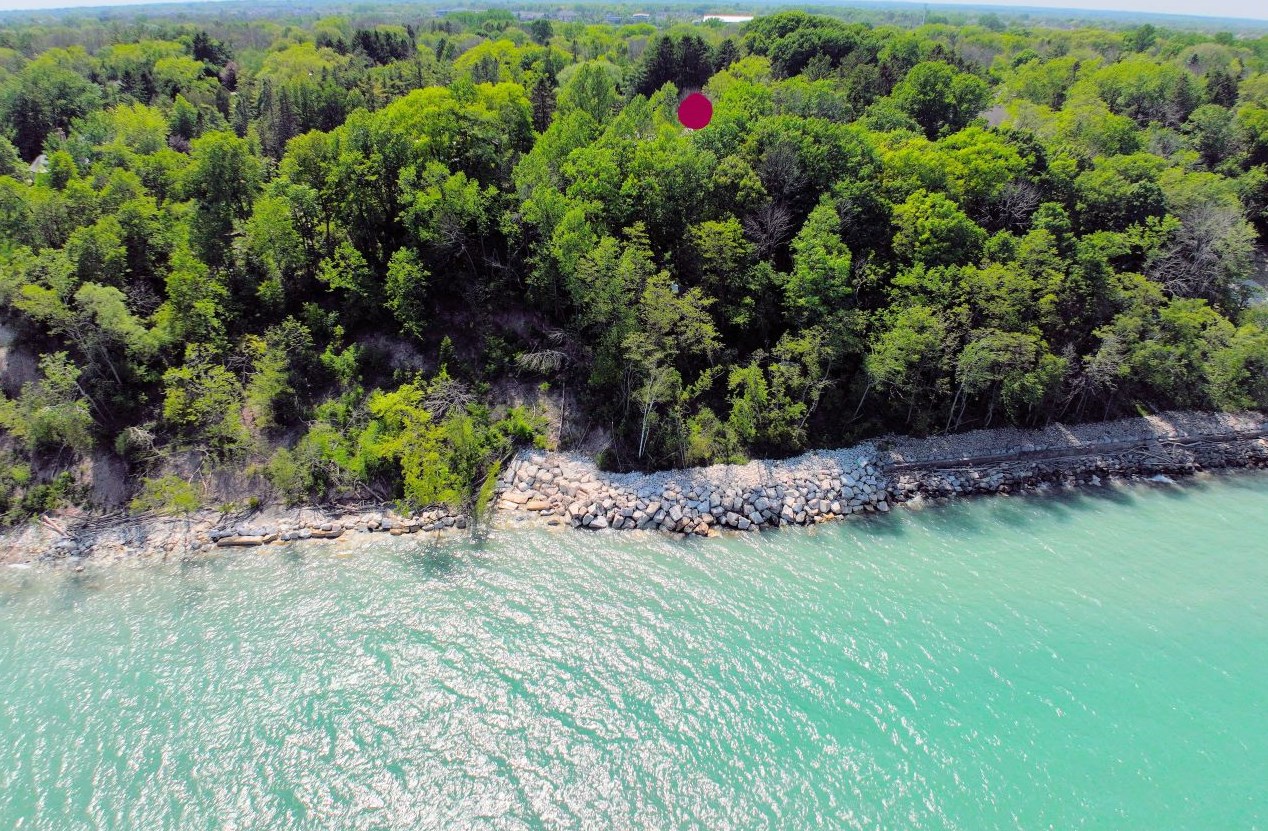 11650 N Shorecliff Ln, Thiensville, WI 53092