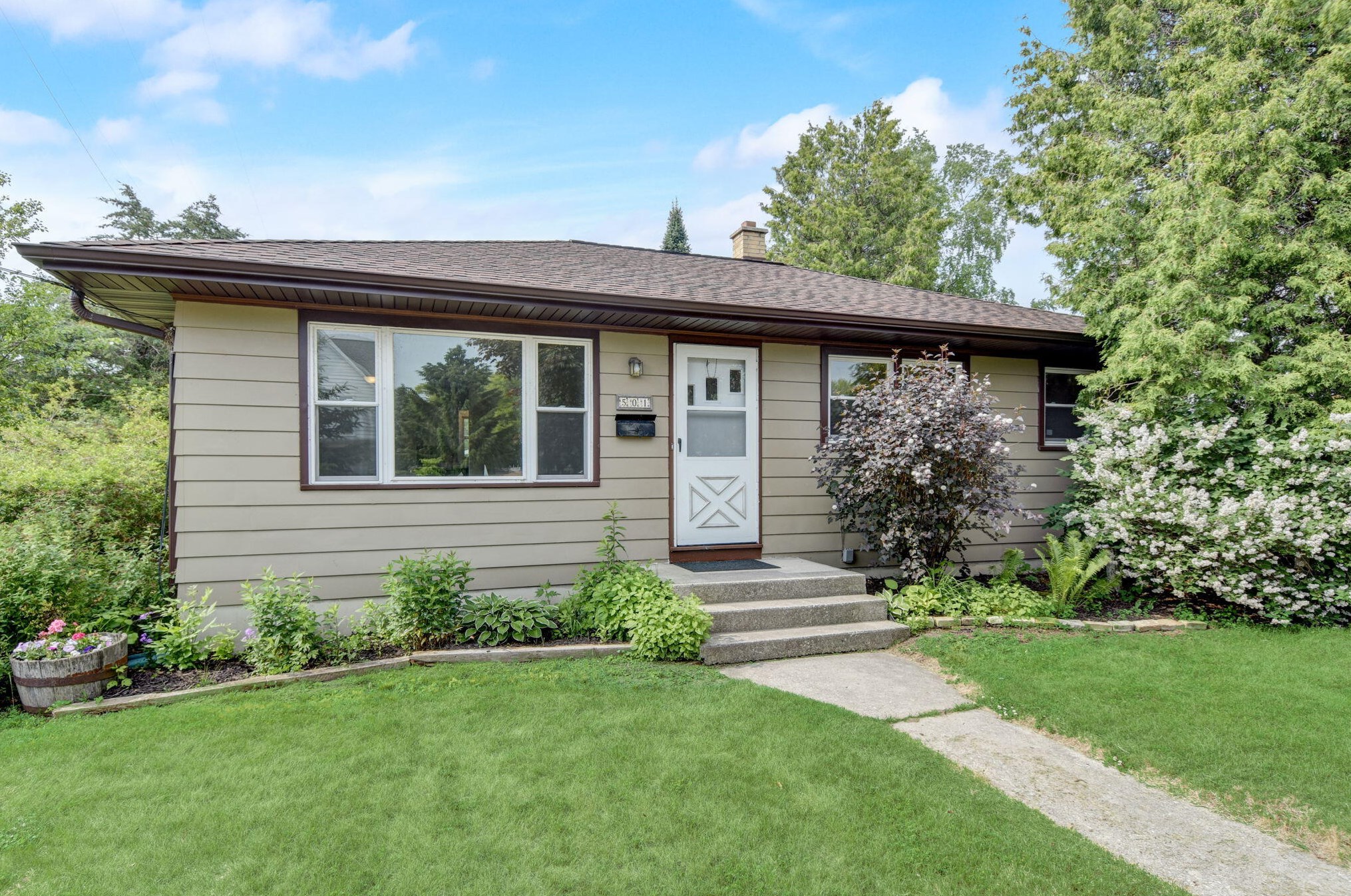 501 Oakland Ave, Port Washington, WI 53074-2121