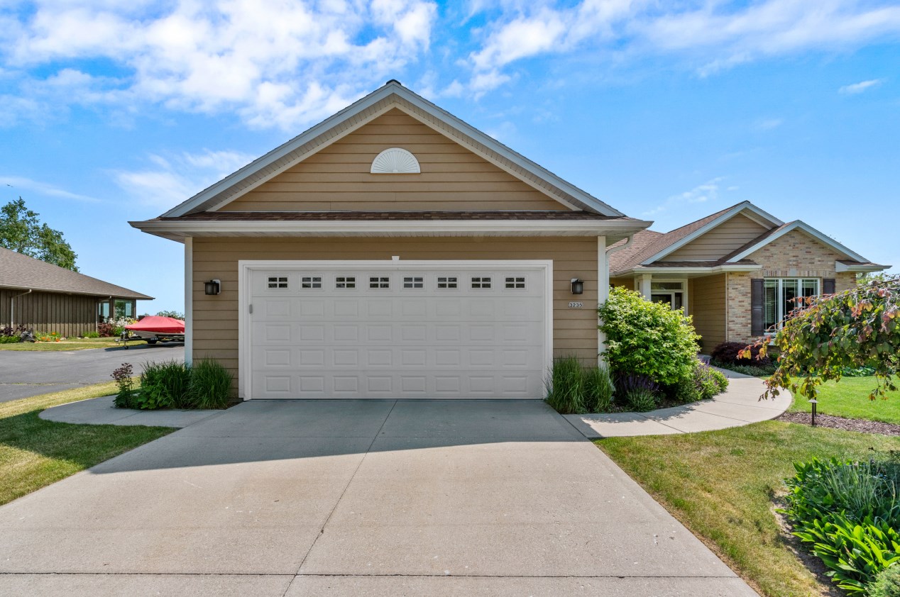 3235 6th St, Sheboygan, WI 53083-4234