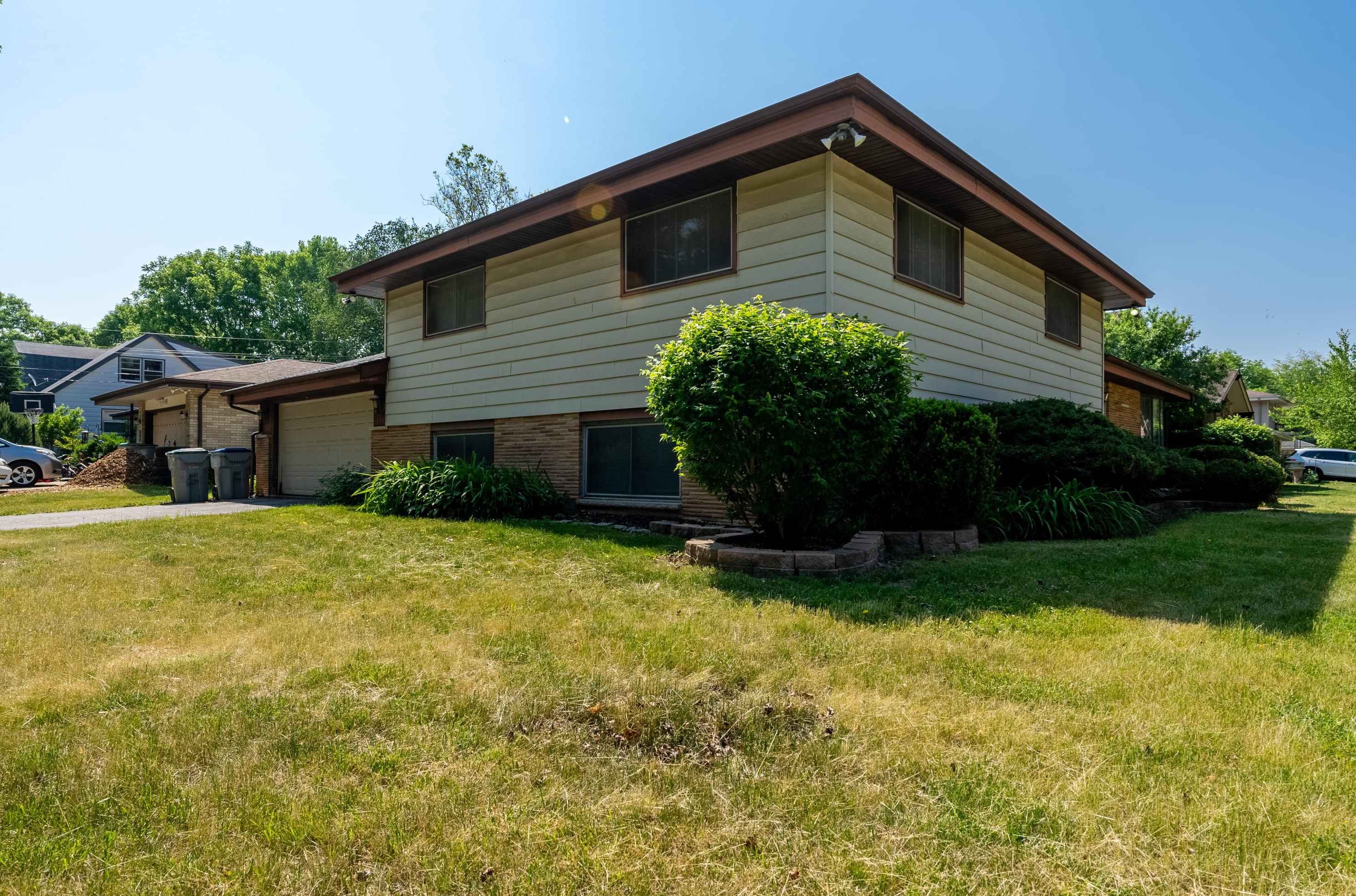 5256 108th Ct, Milwaukee WI  53225-3102 exterior