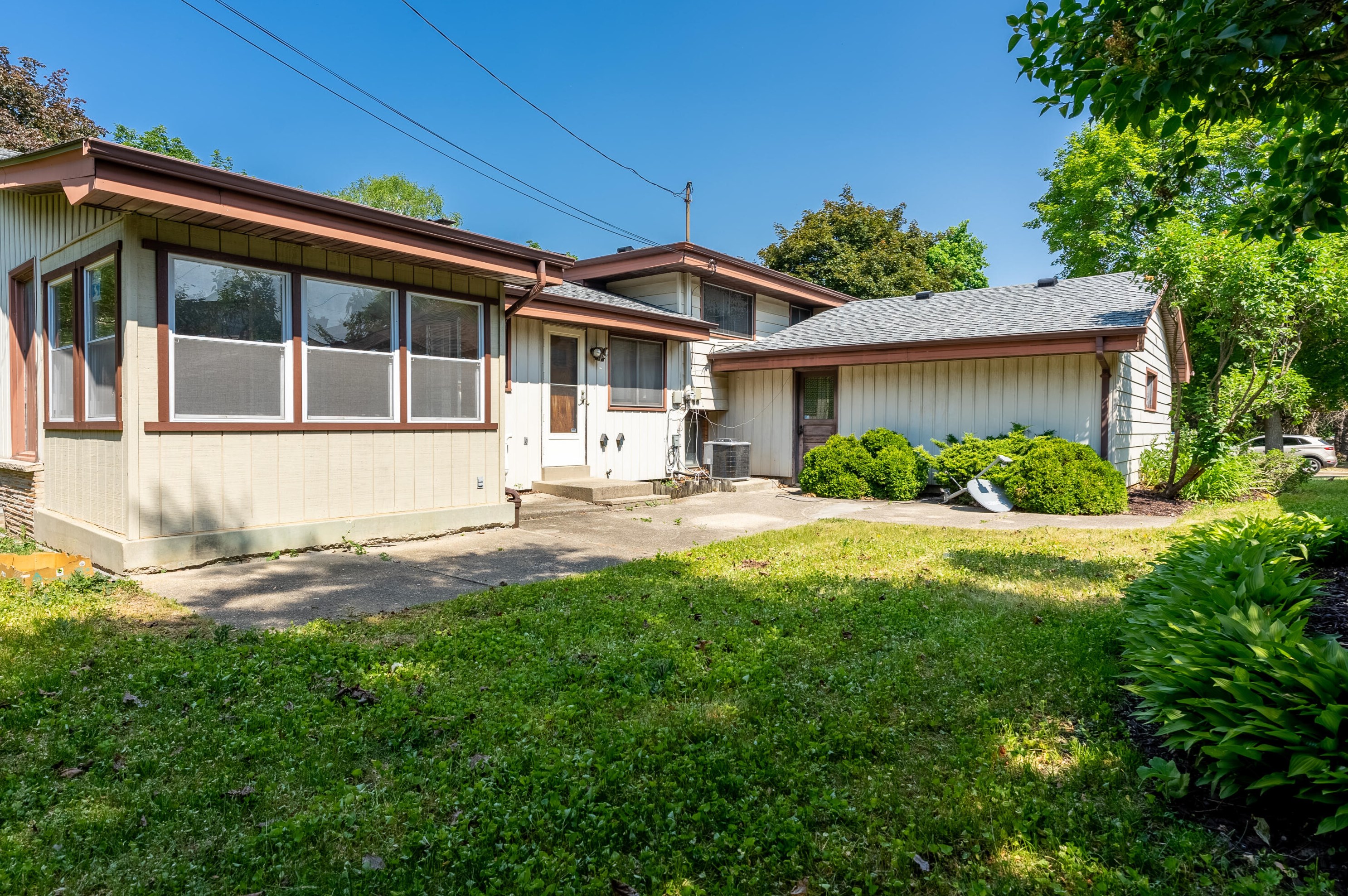 5256 108th Ct, Milwaukee WI  53225-3102 exterior