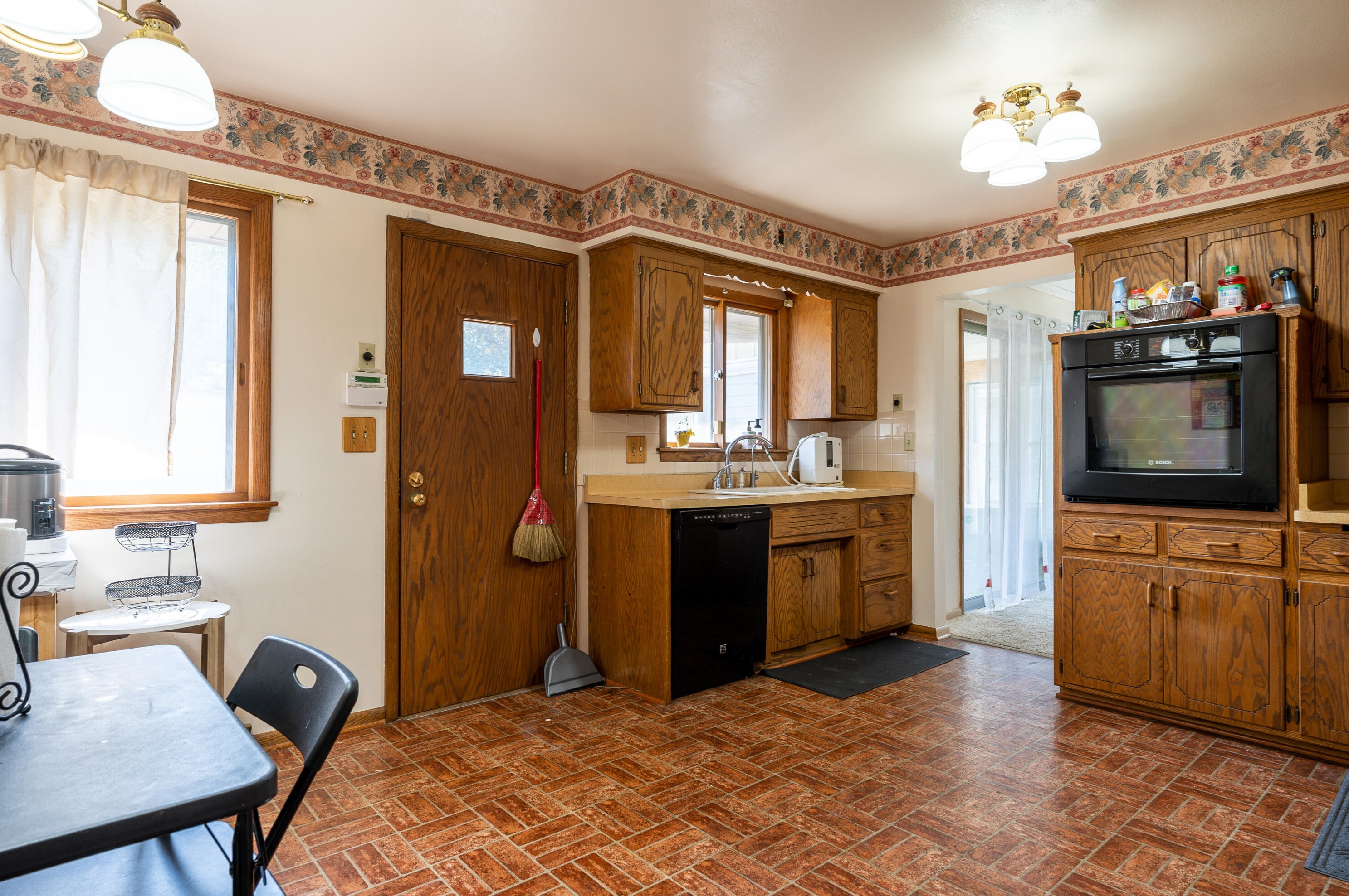 5256 108th Ct, Milwaukee WI  53225-3102 exterior