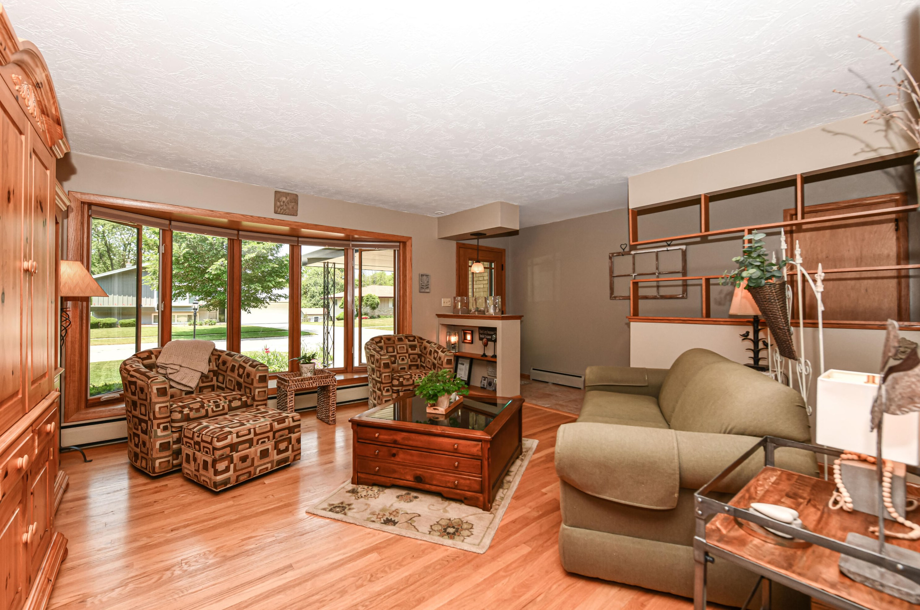 5849 Lakeview Dr, Greendale, WI 53129