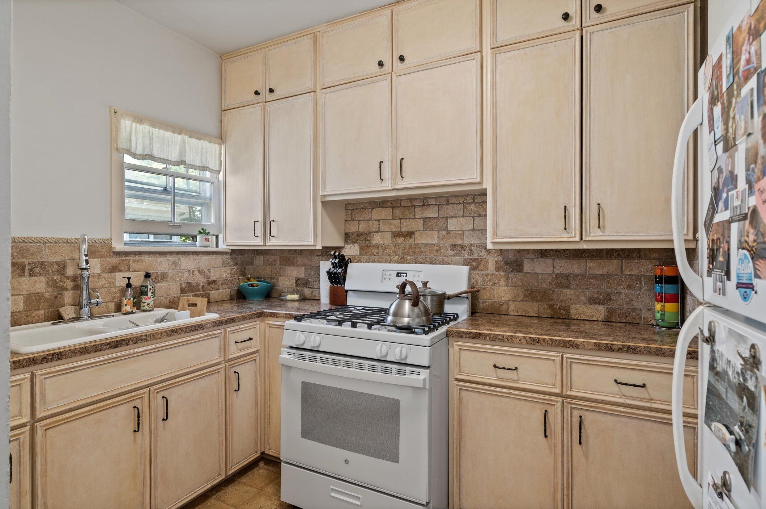 641 Roosevelt Rd, Kohler, WI 53044-1617