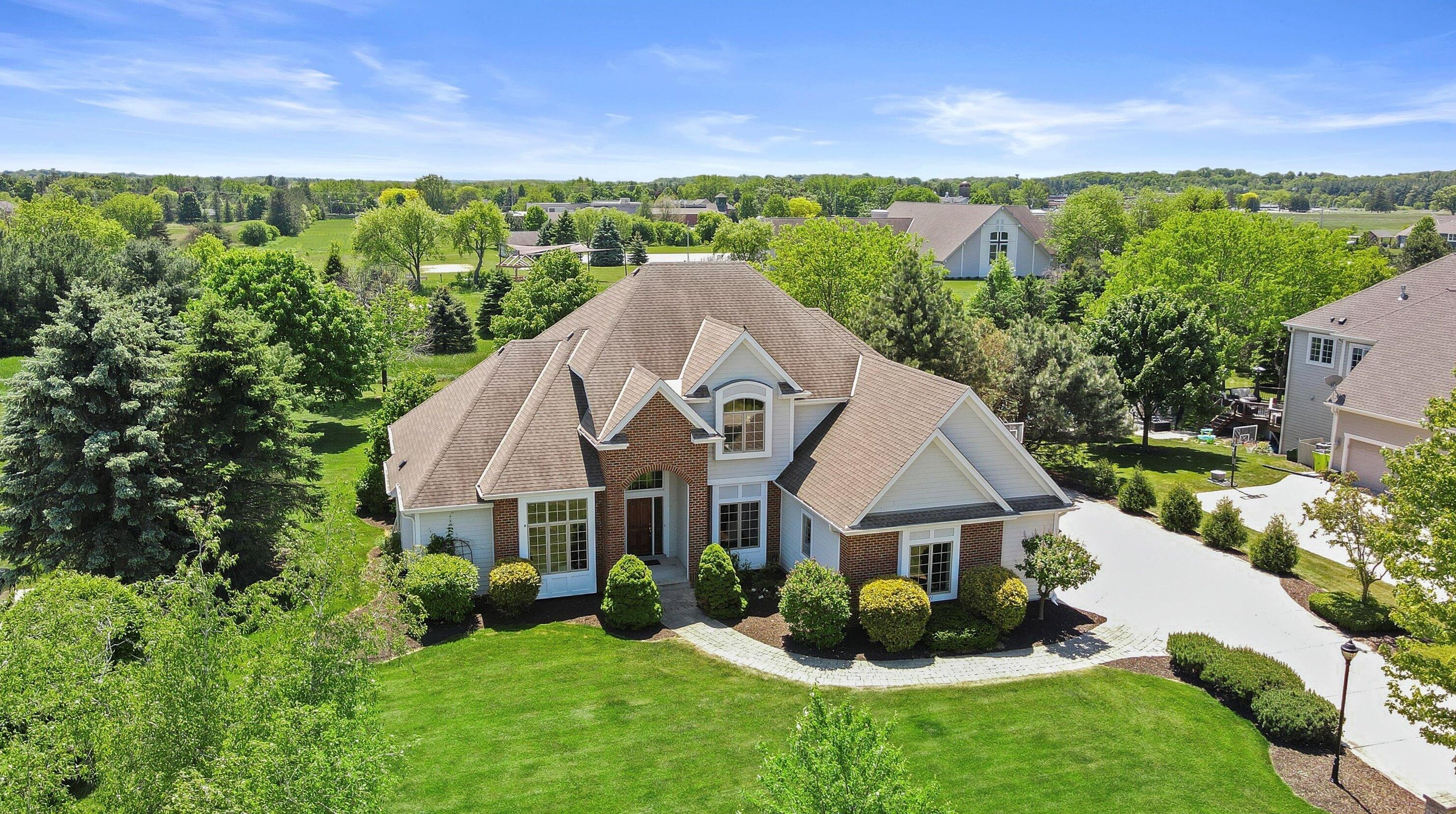 1271 4 Winds Way, Chenequa, WI 53029
